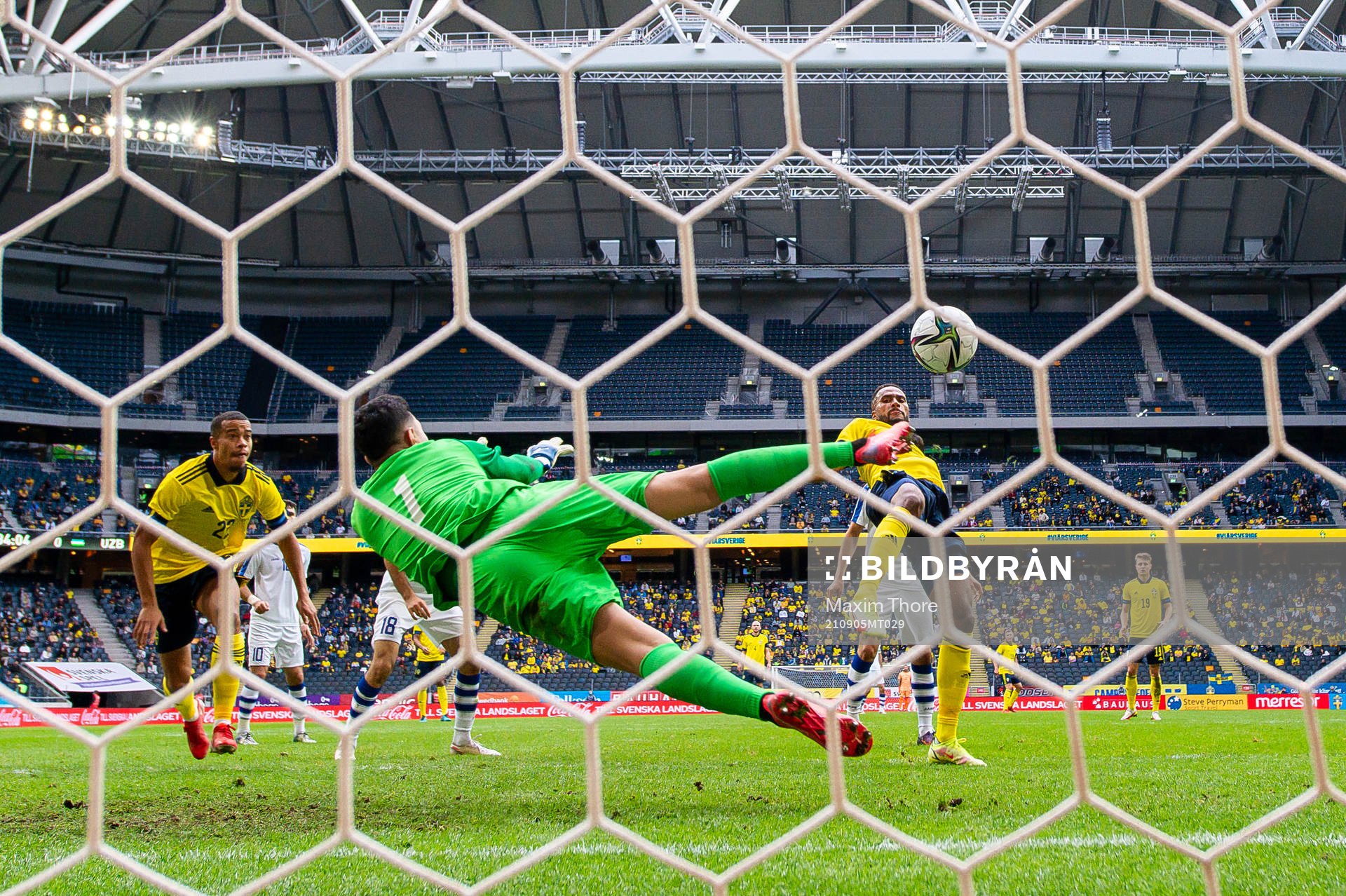 Isaac Kiese-Thelin of Sweden scores 2-0