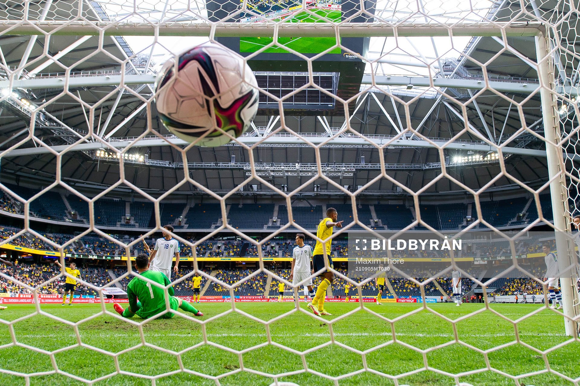 Isaac Kiese-Thelin of Sweden celebrates