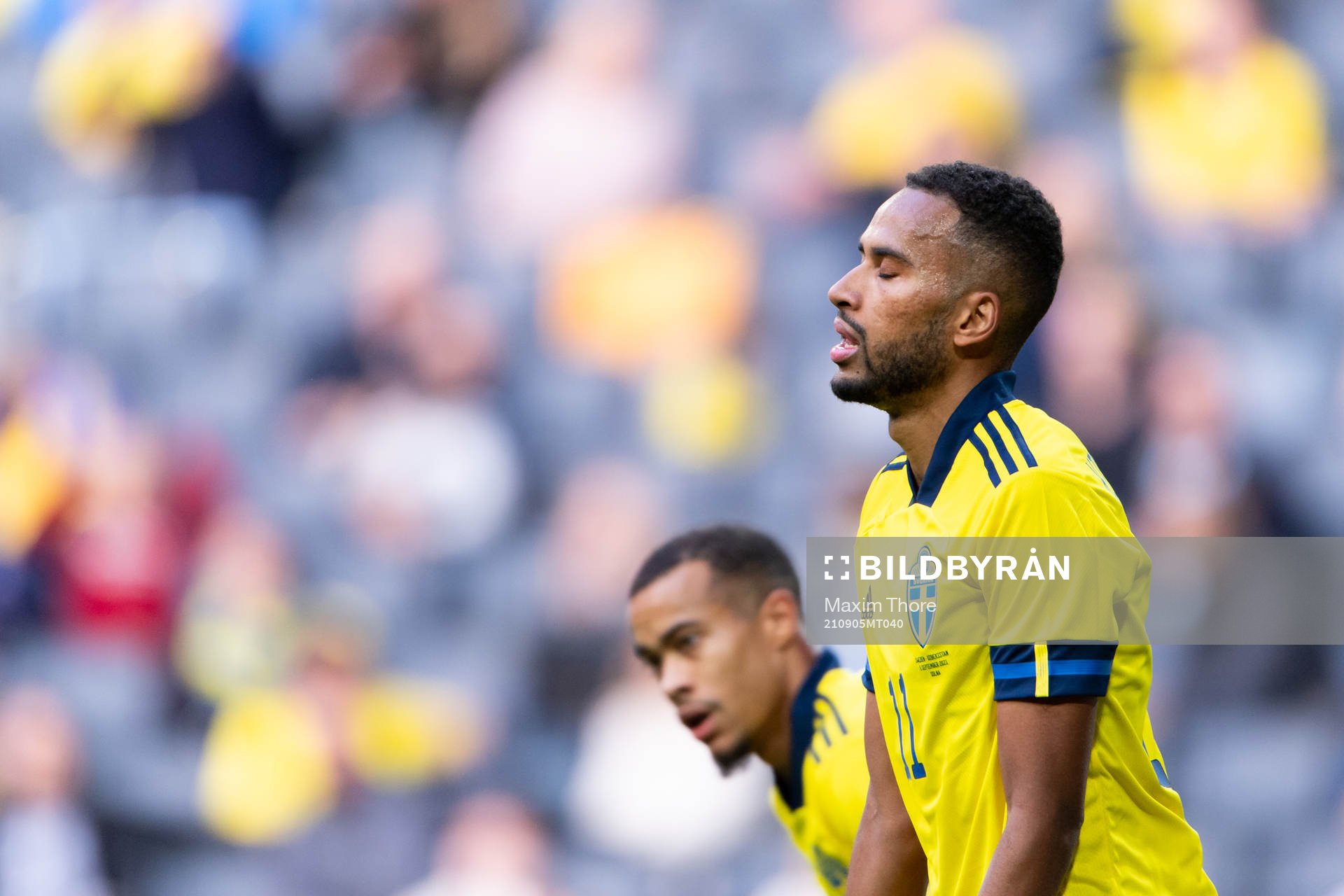 Isaac Kiese-Thelin of Sweden looks dejected
