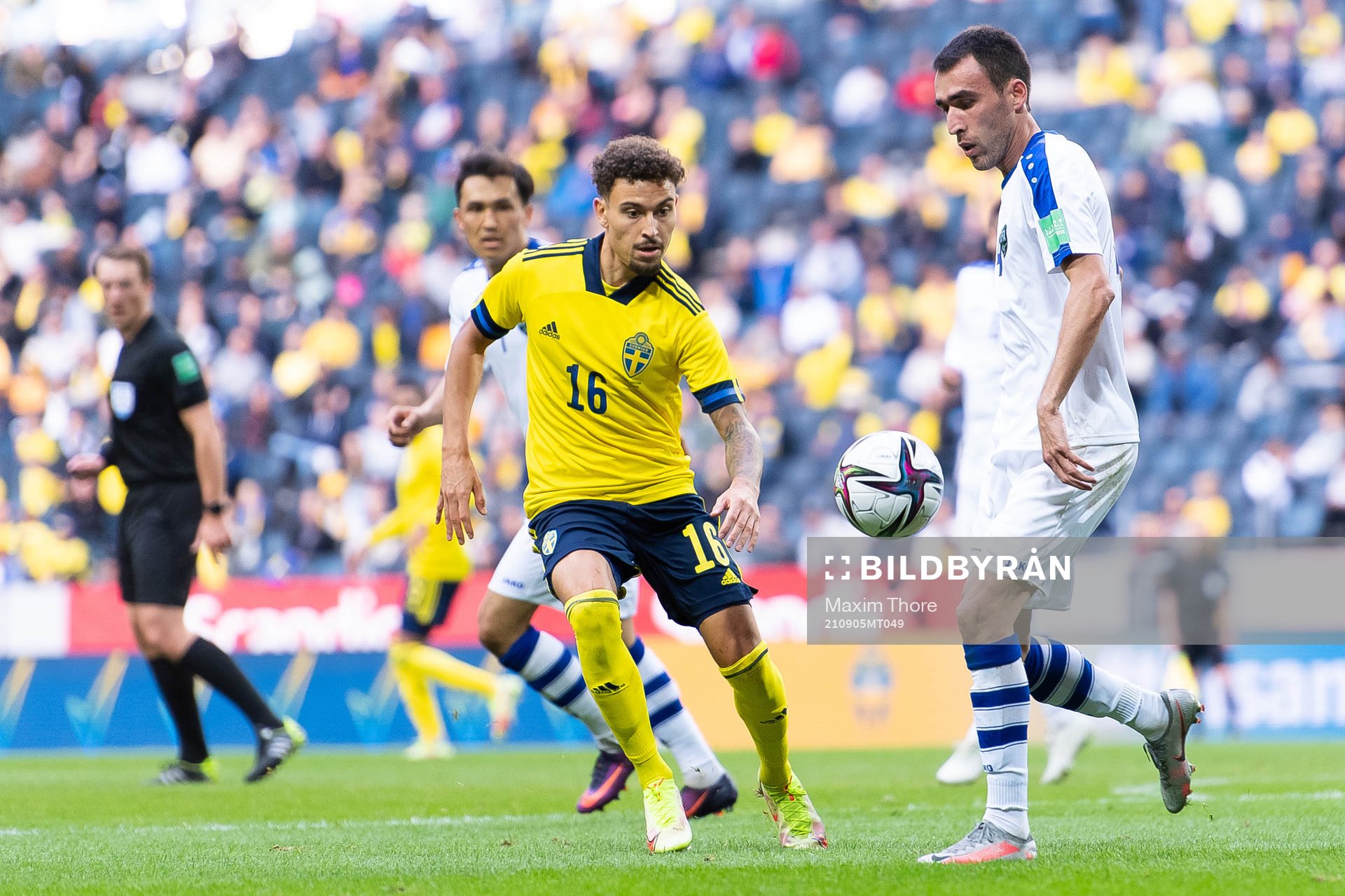 Jordan Larsson and Farrukh Sayfiev of Uzbekistan