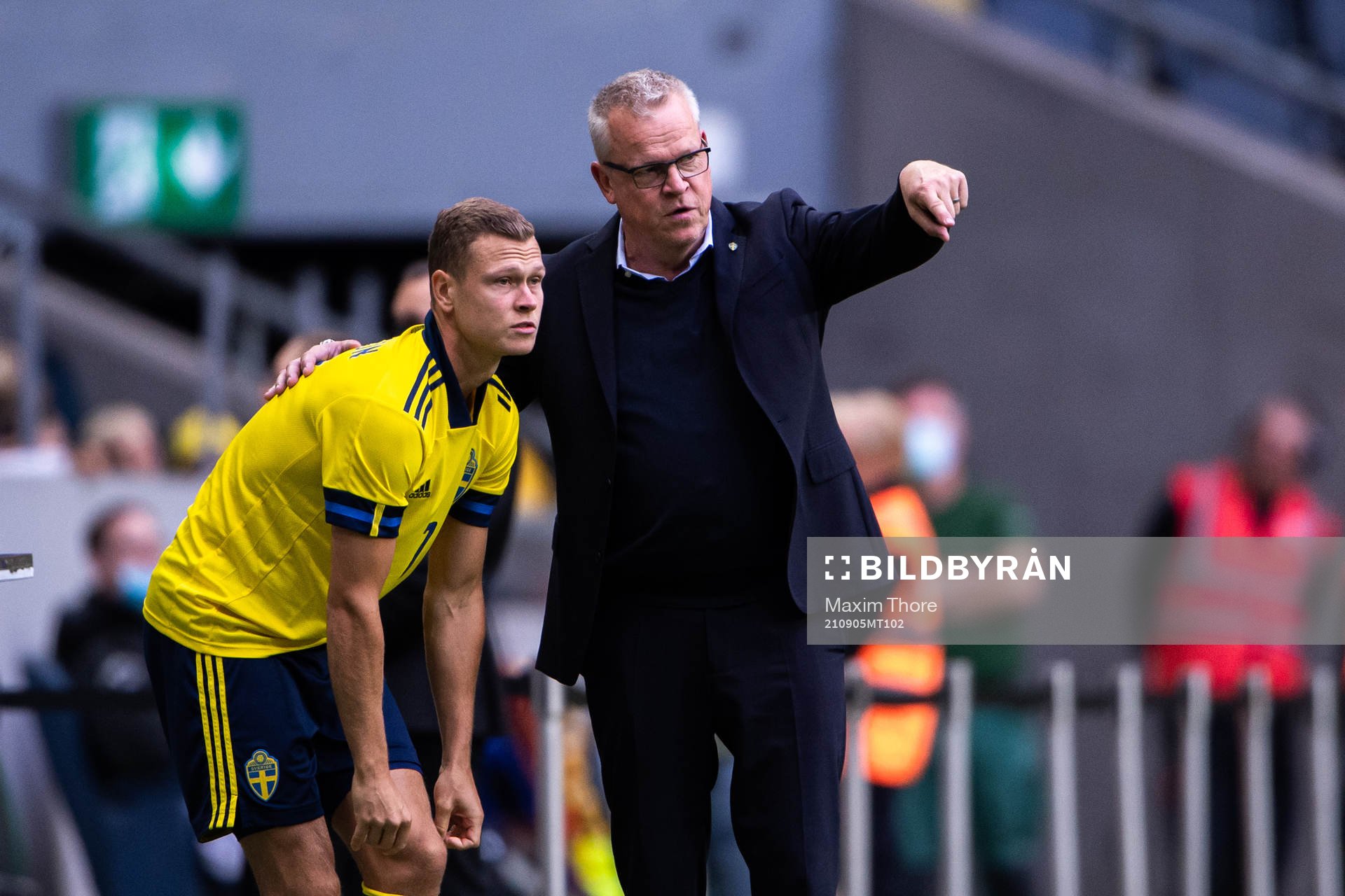 Viktor Claesson and head coach Janne Andersson of Sweden