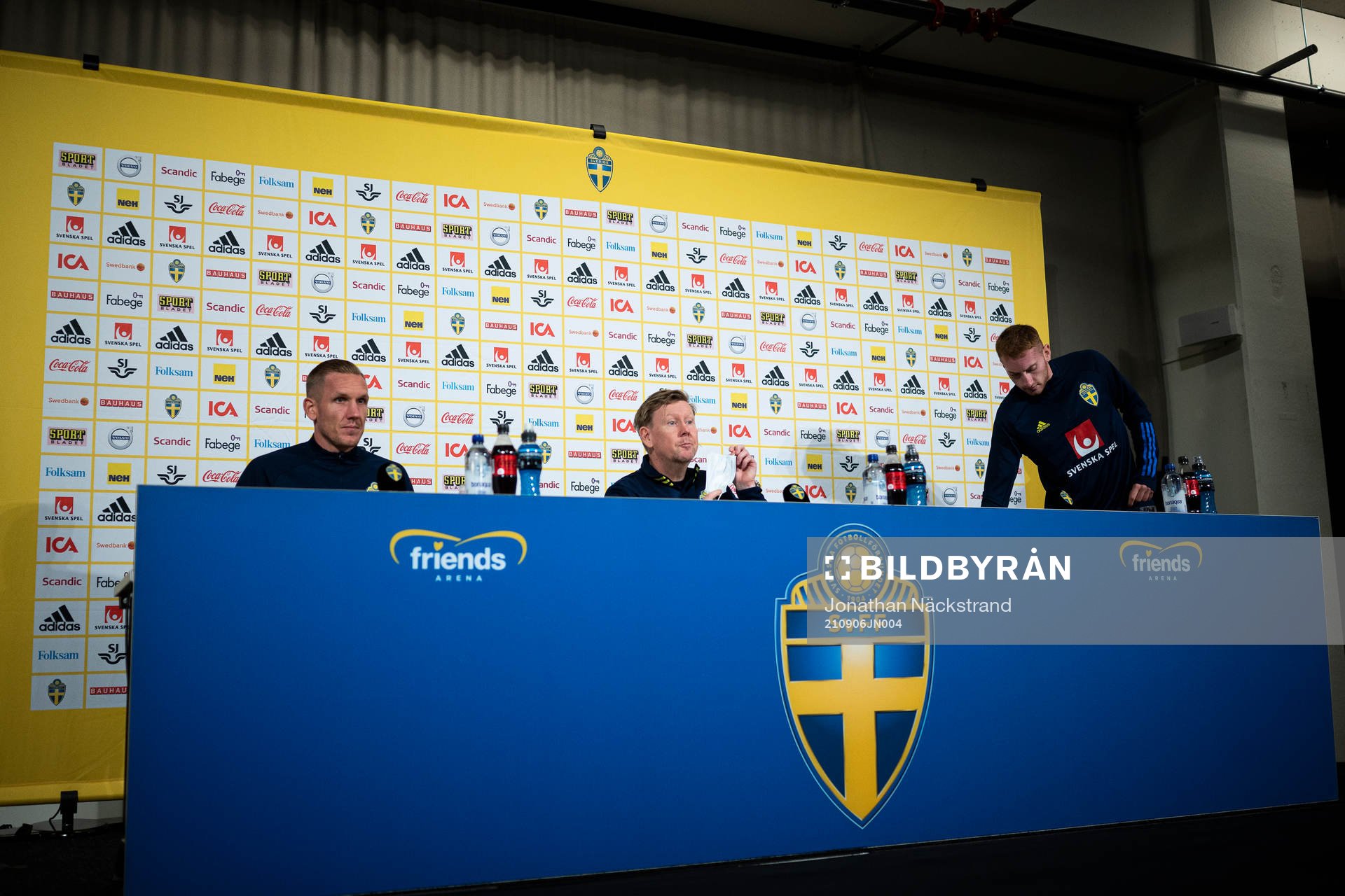 Robin Olsen, Assistant coach Peter Wettergren and Dejan
