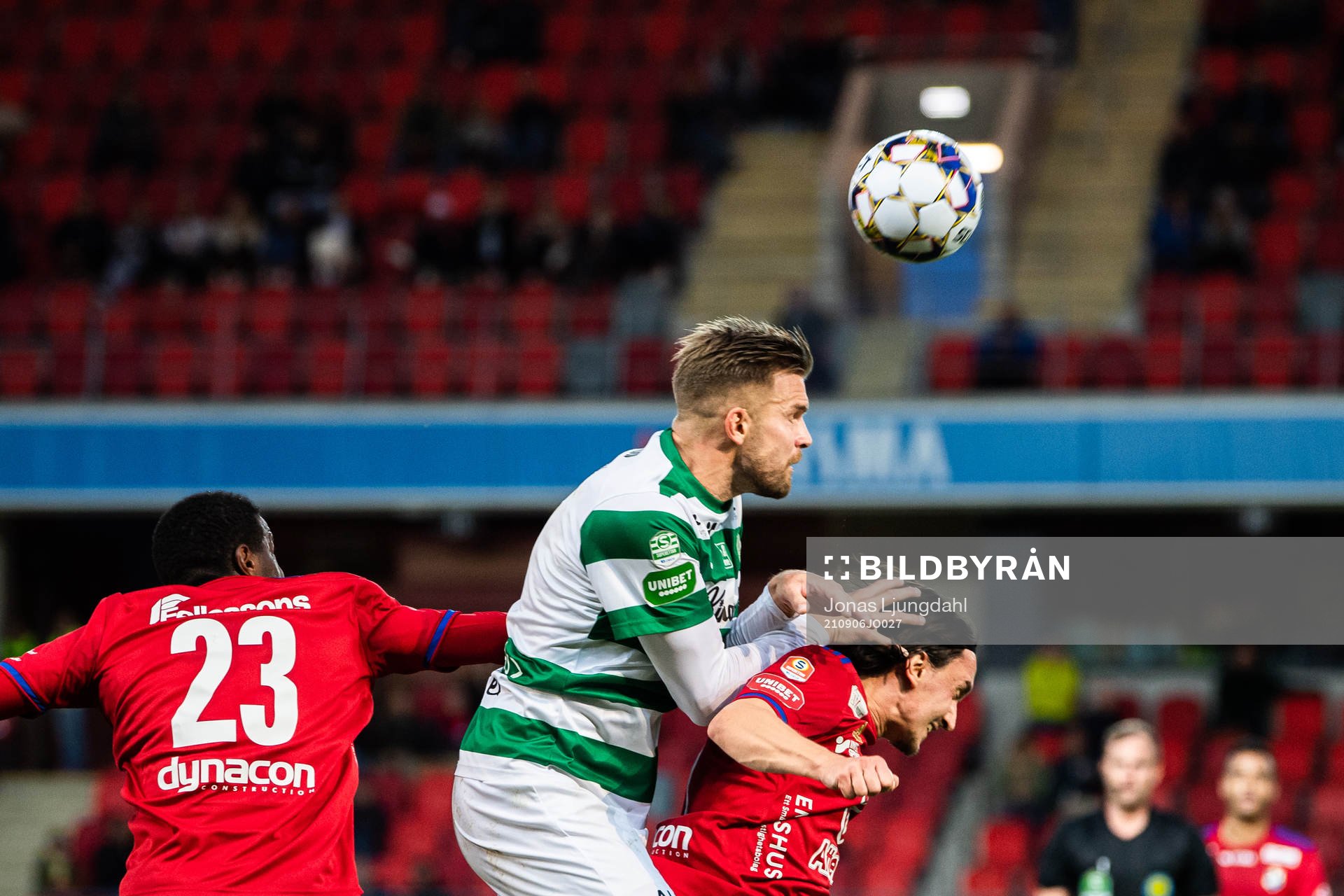 Västerås Erik Björndahl mot Östers Manasse Kusu och