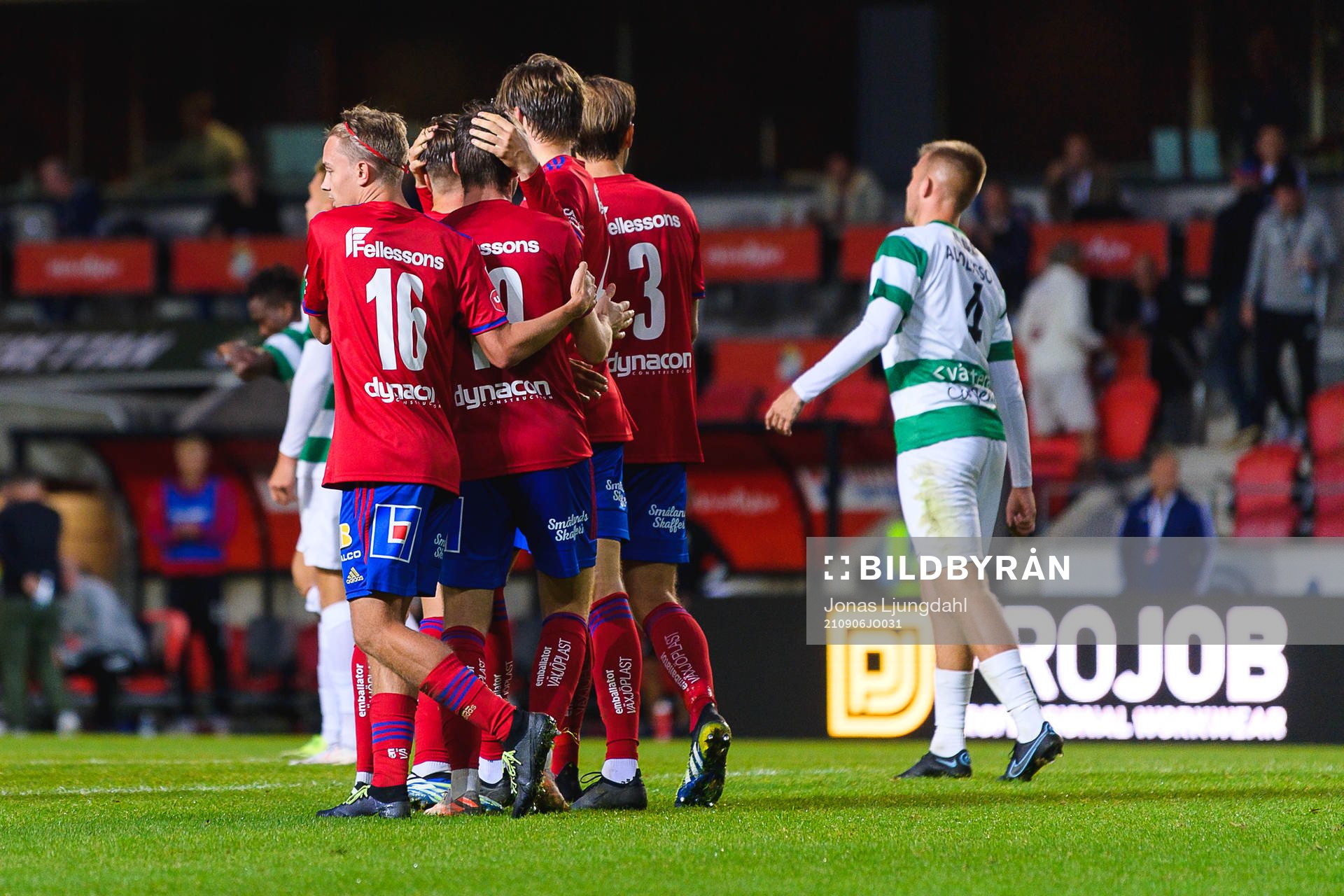 Östers spelare jublar