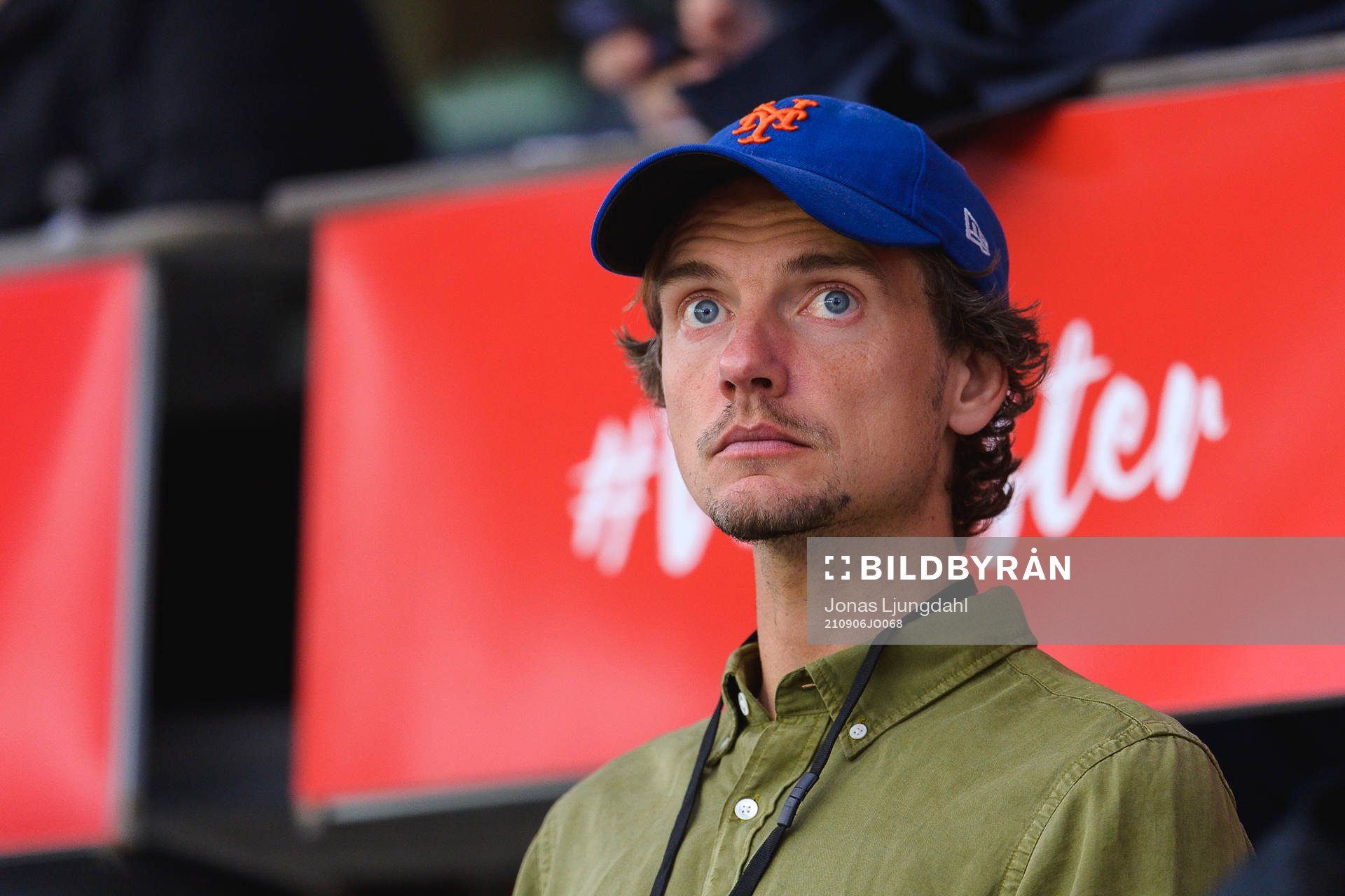 Värnamos tränare Robin Asterhed på läktaren under fotbollsmatchen i Superettan mellan Öster och Västerås SK den 6 september 2021 i Växjö.