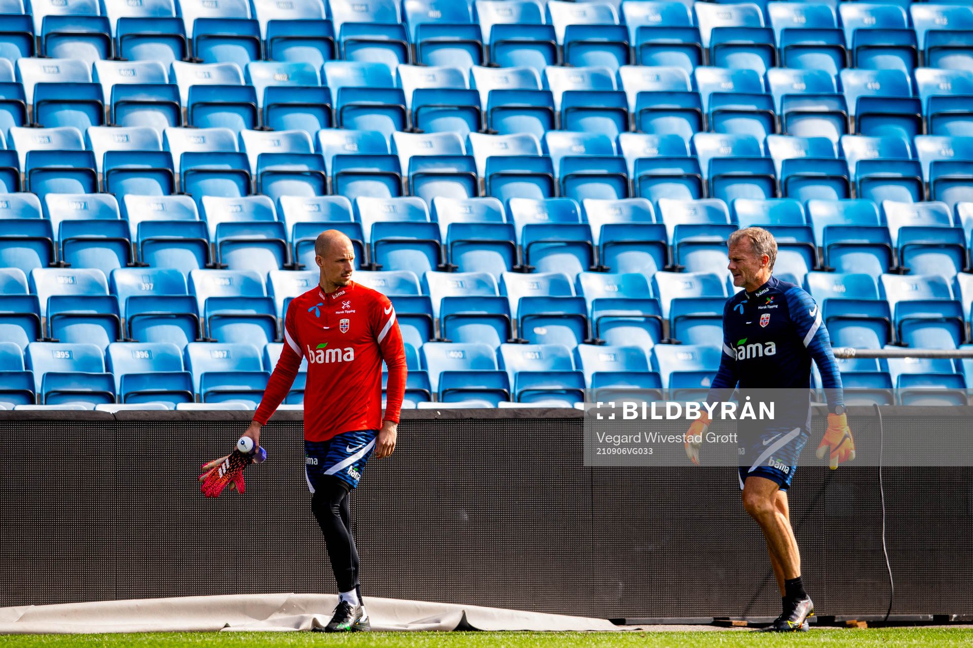 Goalkeeper André Hansen and goalkeeper coach Frode Grodås