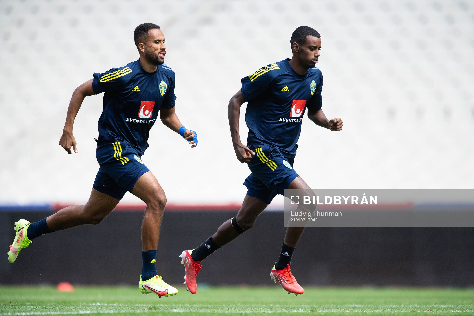 Isaac Kiese-Thelin and Alexander Isak of the Swedish