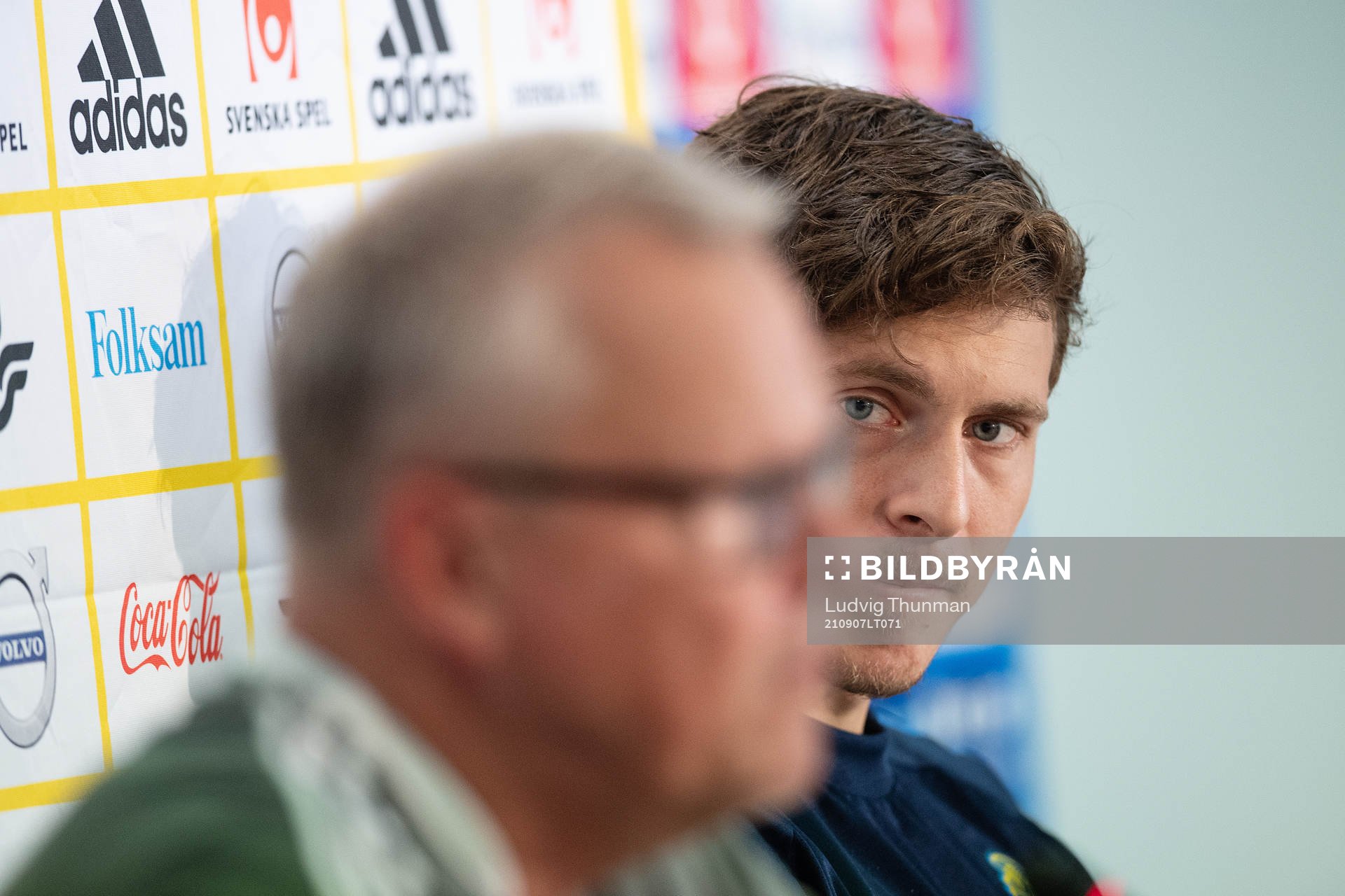 head coach Janne Andersson and Victor Nilsson Lindelöf of