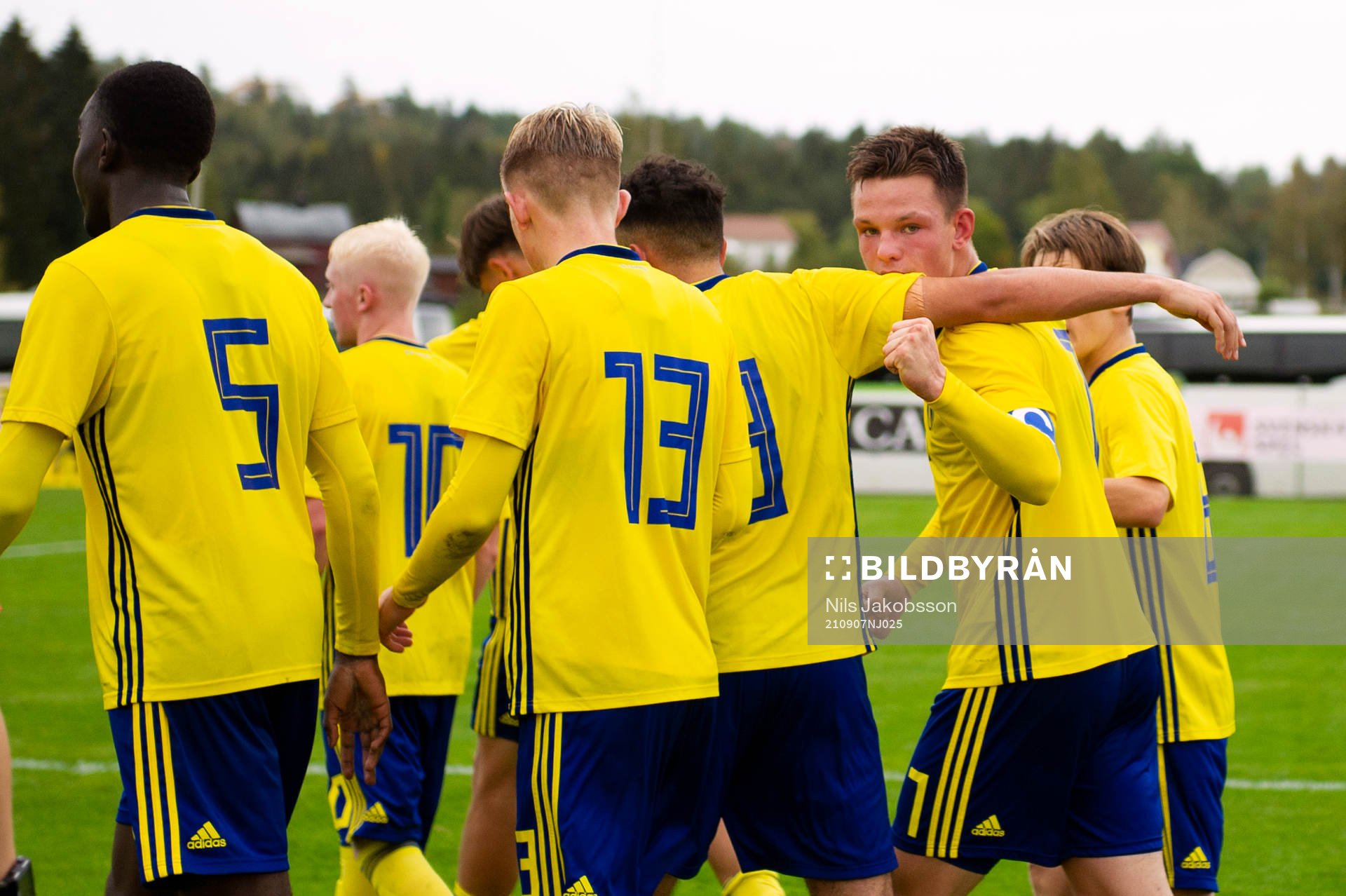 Sveriges Wilgot Marshage har gjort 1-1 och jublar