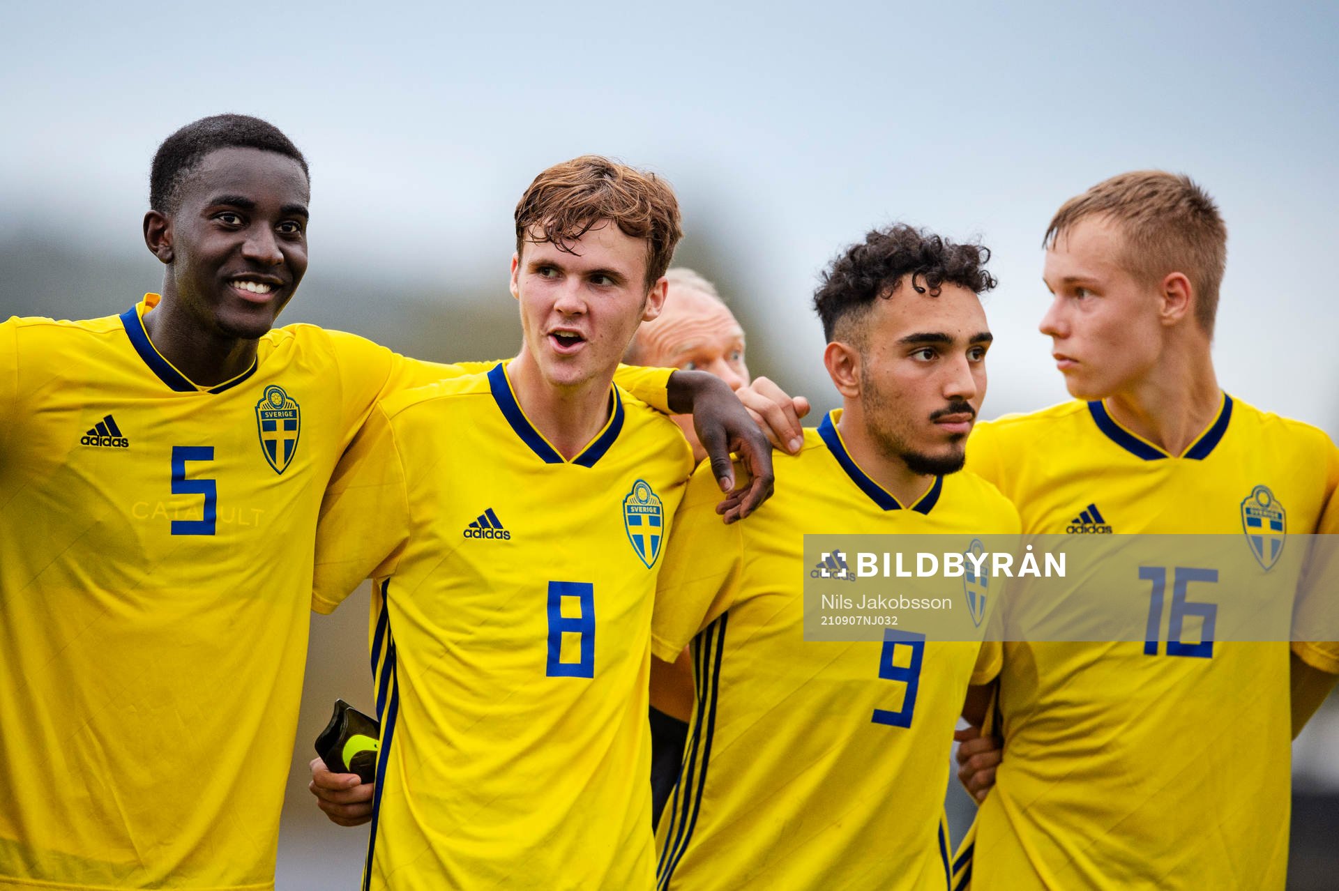 Sveriges Peter Amoran, Williot Swedberg, Alexandros Garcia Tsotidis och Victor Säfsten under fotbollsmatchen i fyrnationsturneringen för P17 i fotboll mellan Sverige och Danmark den 7 september 2021 i Sundsvall.