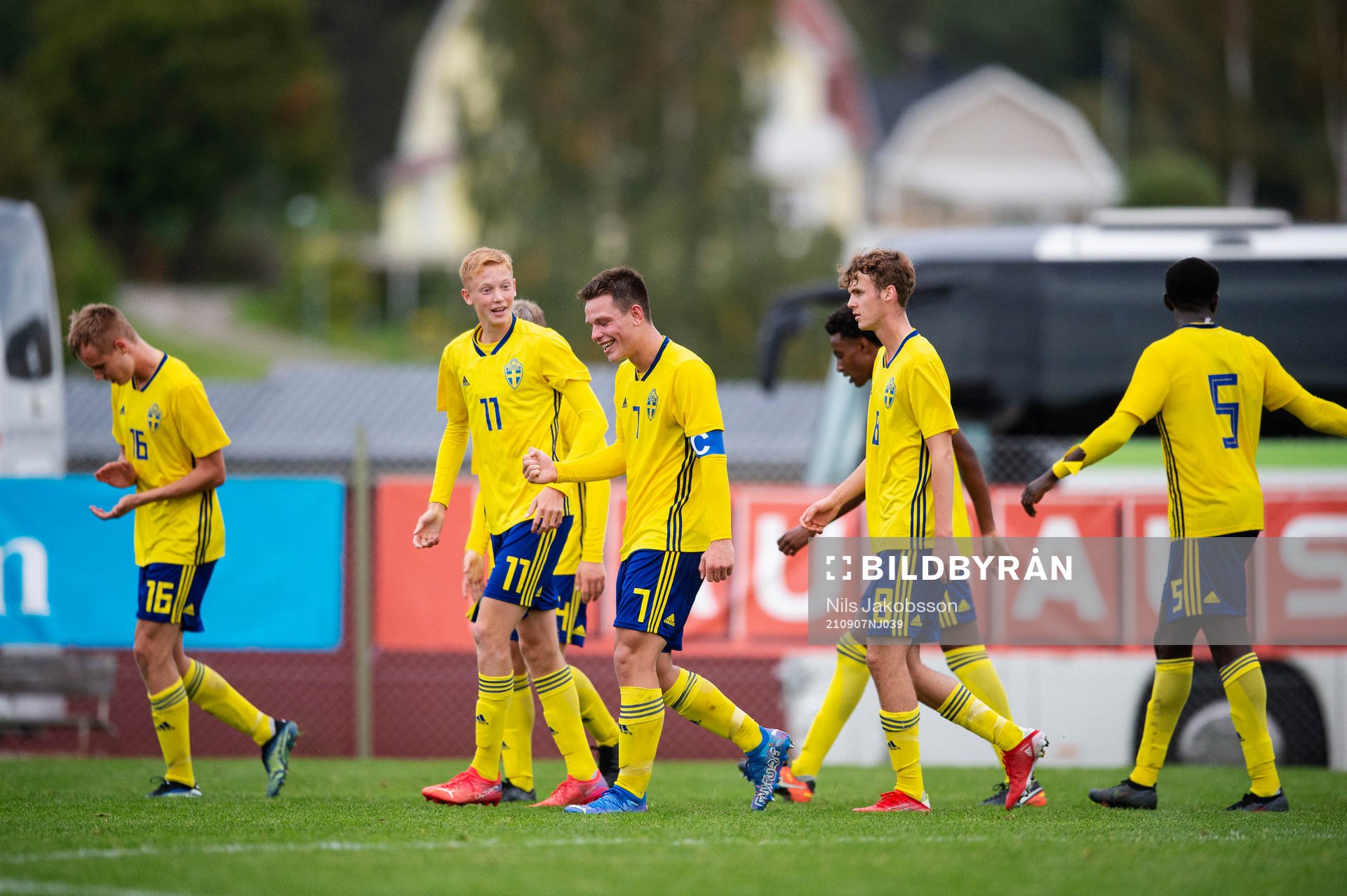 Sveriges Victor Säfsten, Hugo Larsson, Wilgot Marshage, Williot Swedberg och Peter Amoran under fotbollsmatchen i fyrnationsturneringen för P17 i fotboll mellan Sverige och Danmark den 7 september 2021 i Sundsvall.