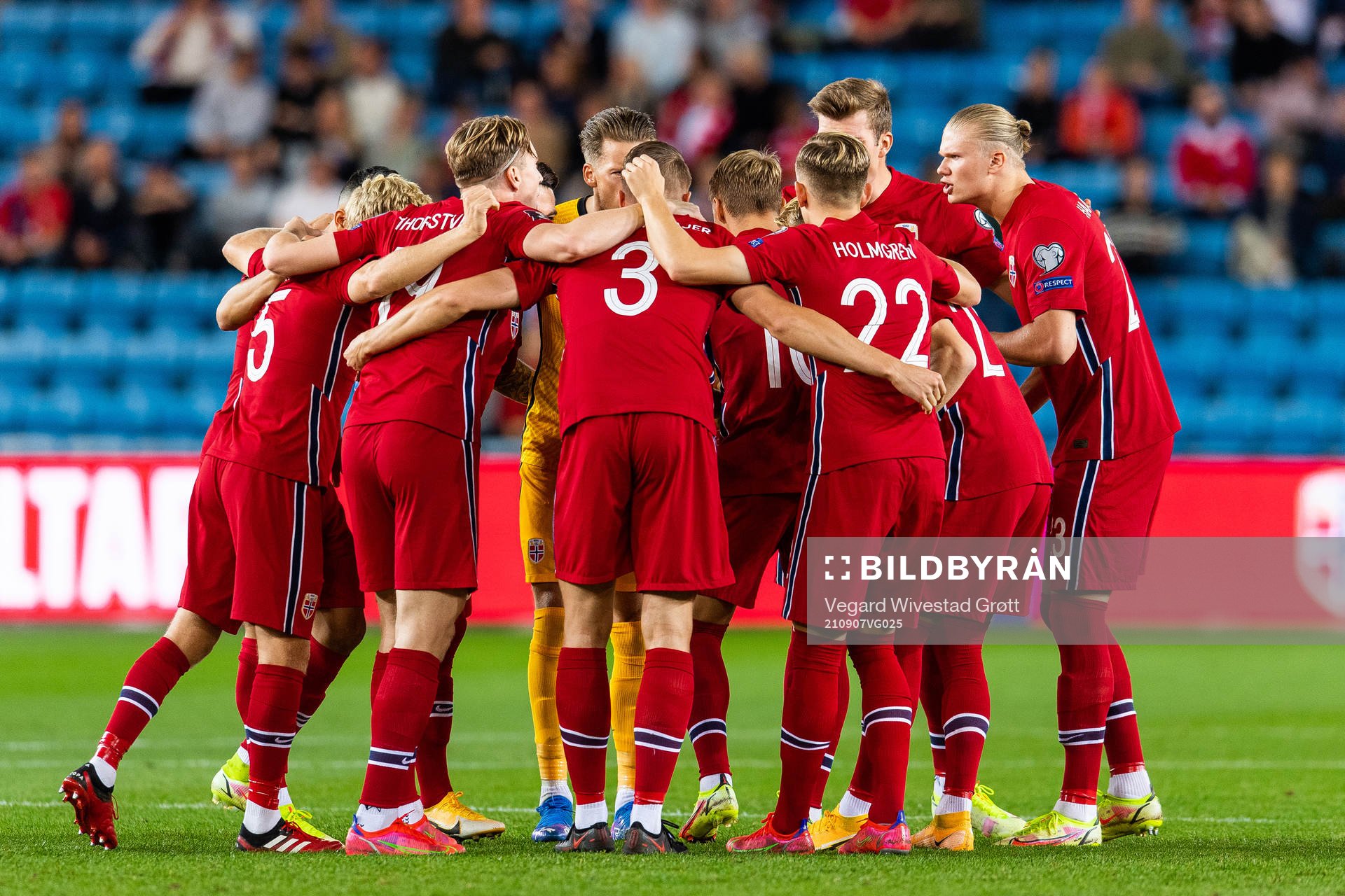Erling Braut Haaland of Norway gathers with team mates ahead of the FIFA World Cup Qualifier football match between Norway and Gibraltar on September 7, 2021 in Oslo.