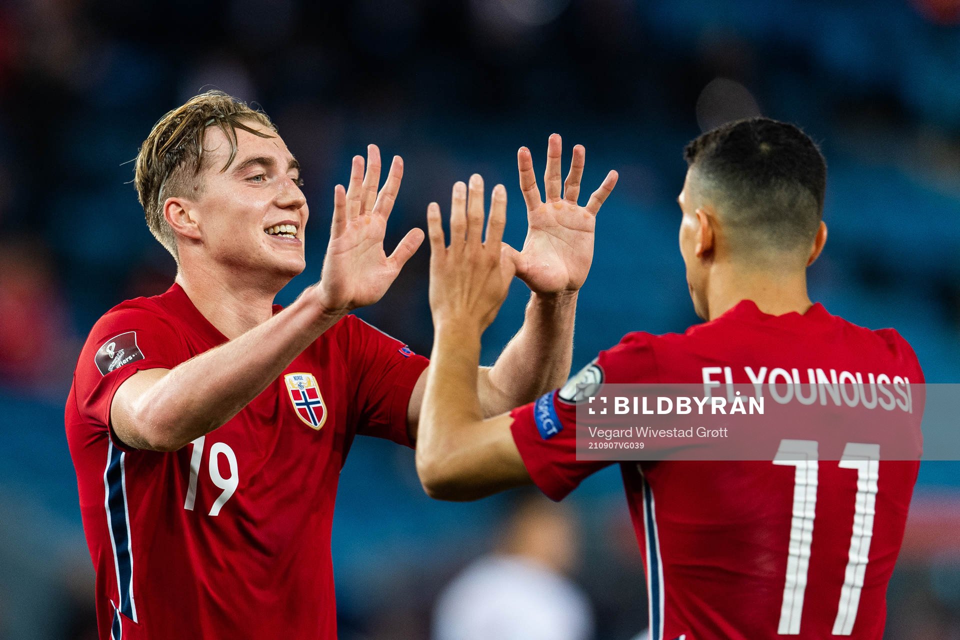 Kristian Thorstvedt celebrate with Mohamed Elyounoussi of