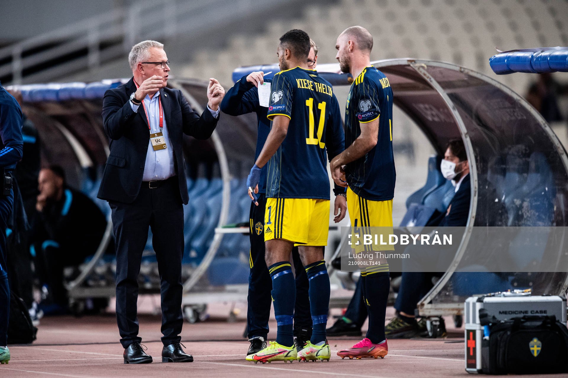 Head coach Janne Andersson, Isaac Kiese-Thelin and Marcus