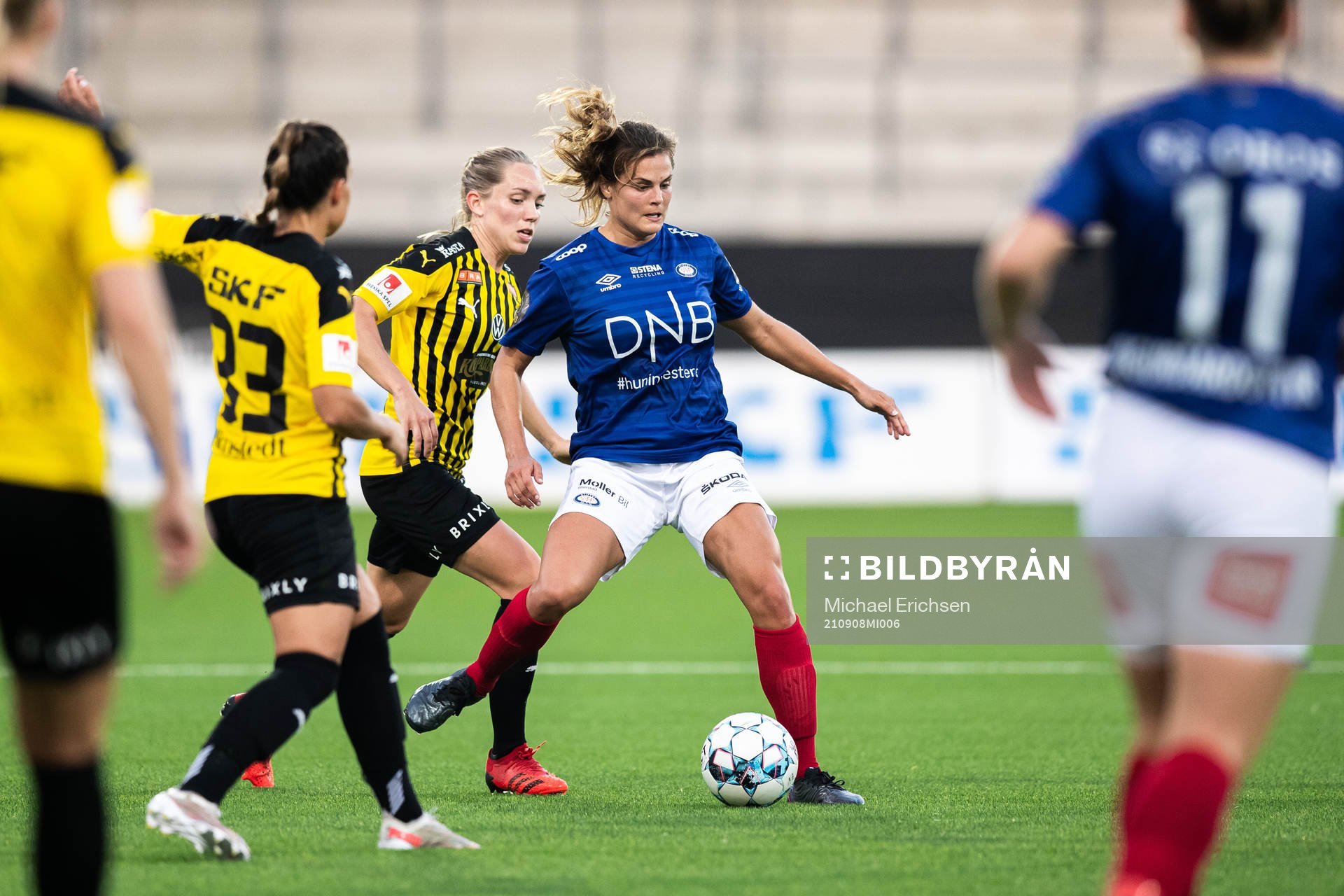 Elin Rubensson of Häcken and Katherince Stengel of