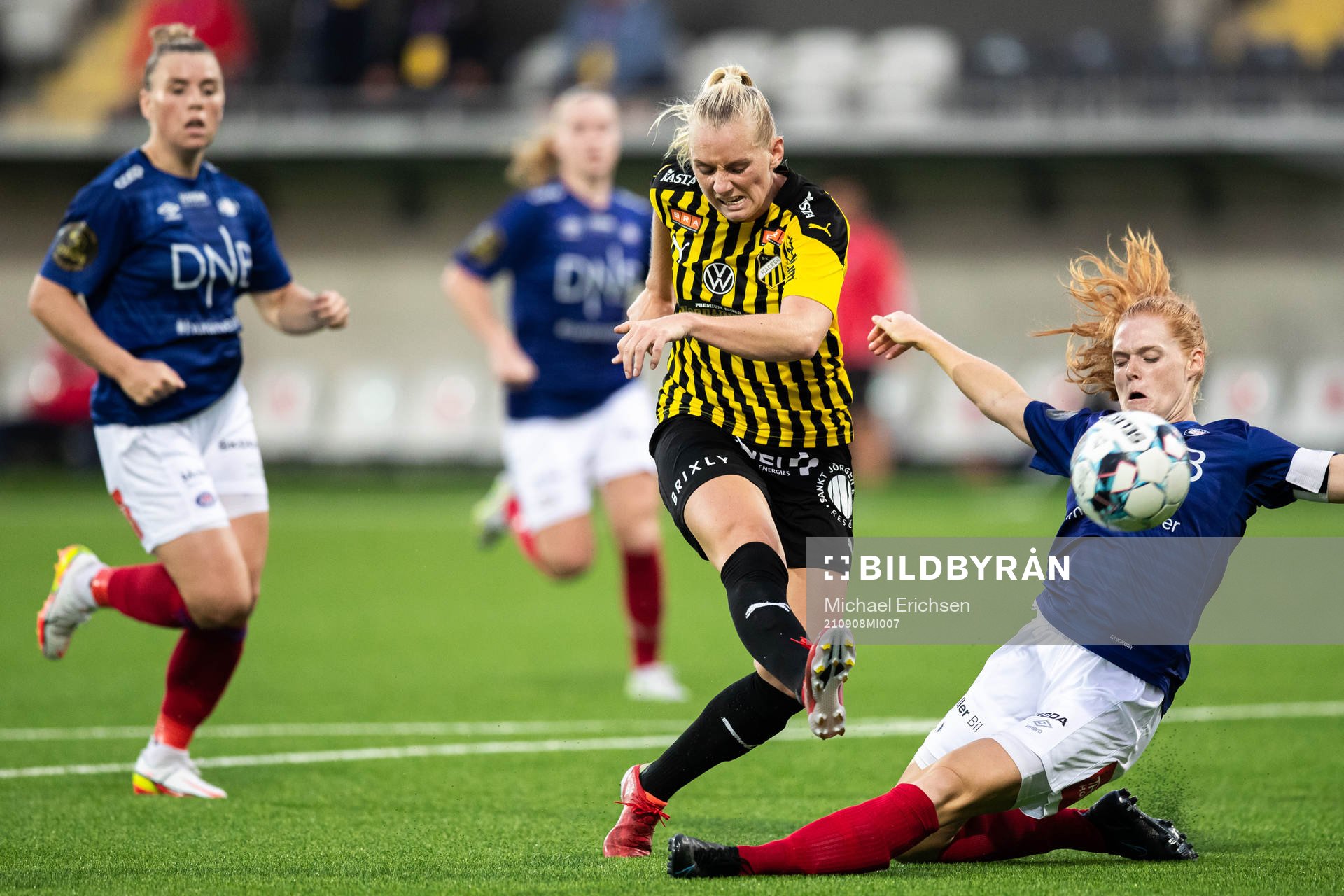 Stina Blackstenius of Häcken and Stine Pedersen of