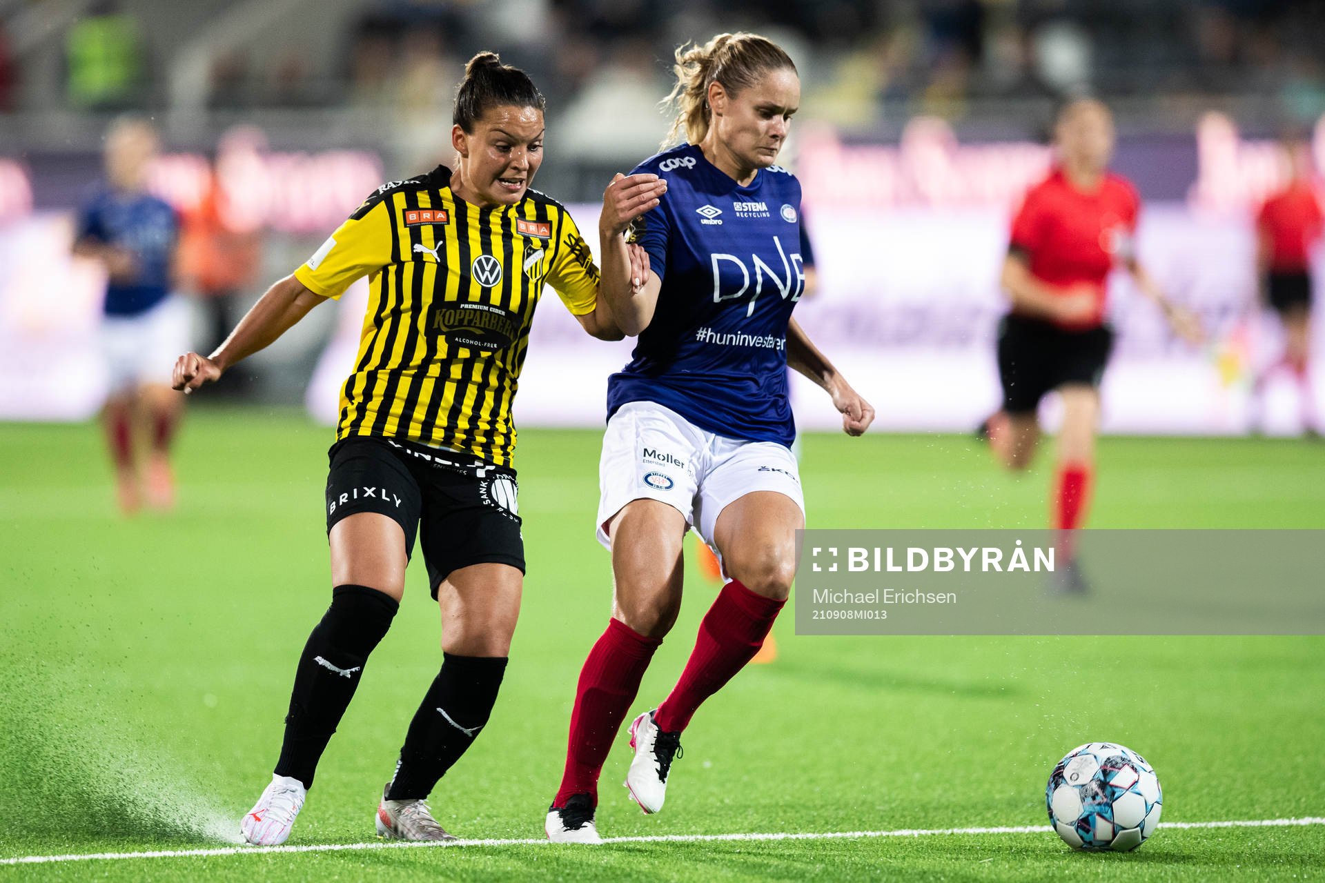 Johanna Rytting Kaneryd of Häcken and Andrine Tomter of