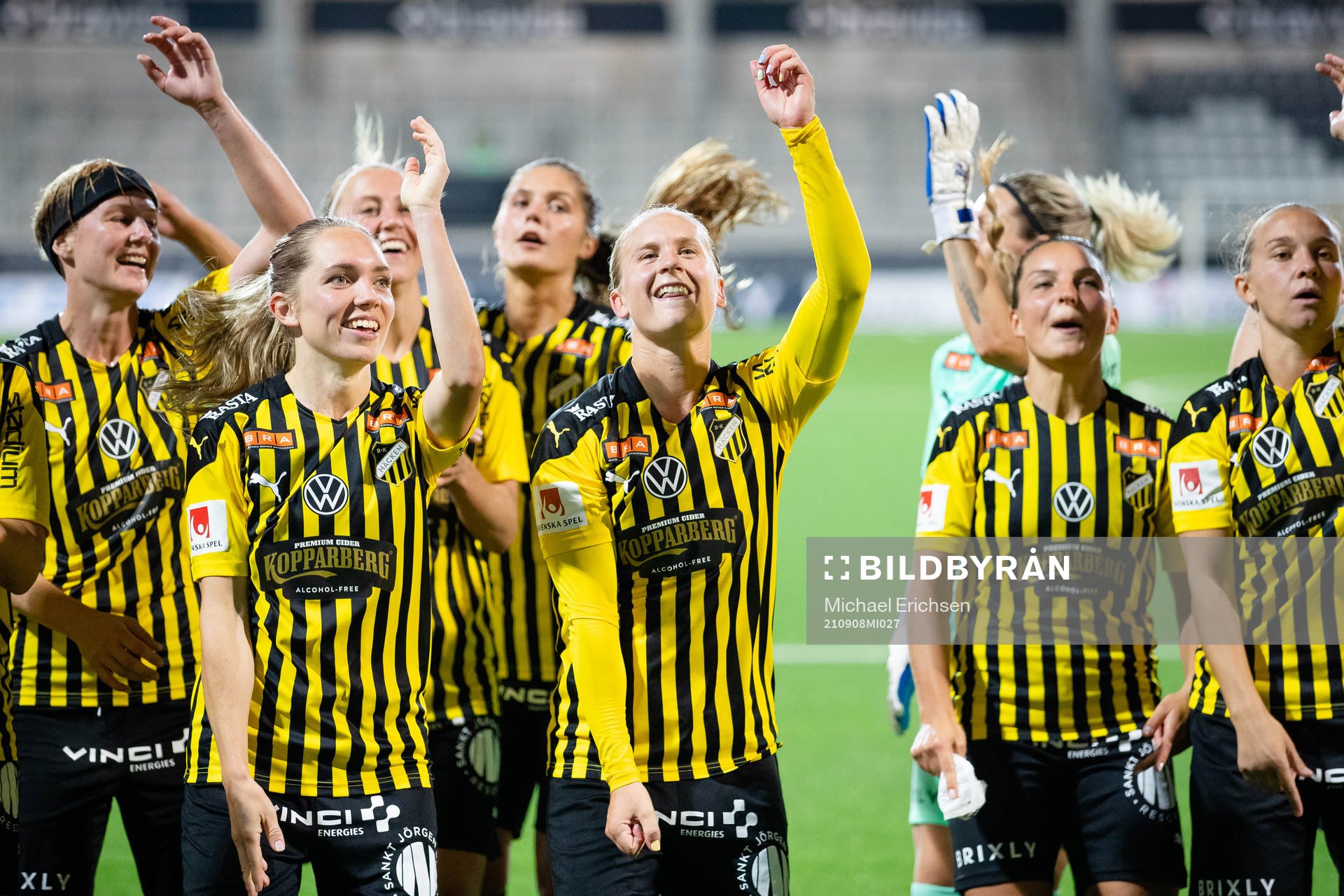 Elin Rubensson and Filippa Curmark  of Häcken celebrates