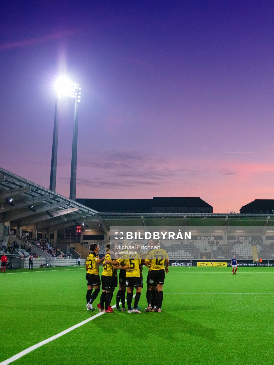 Stina Blackstenius celebrates scoring 2-0 with team mates