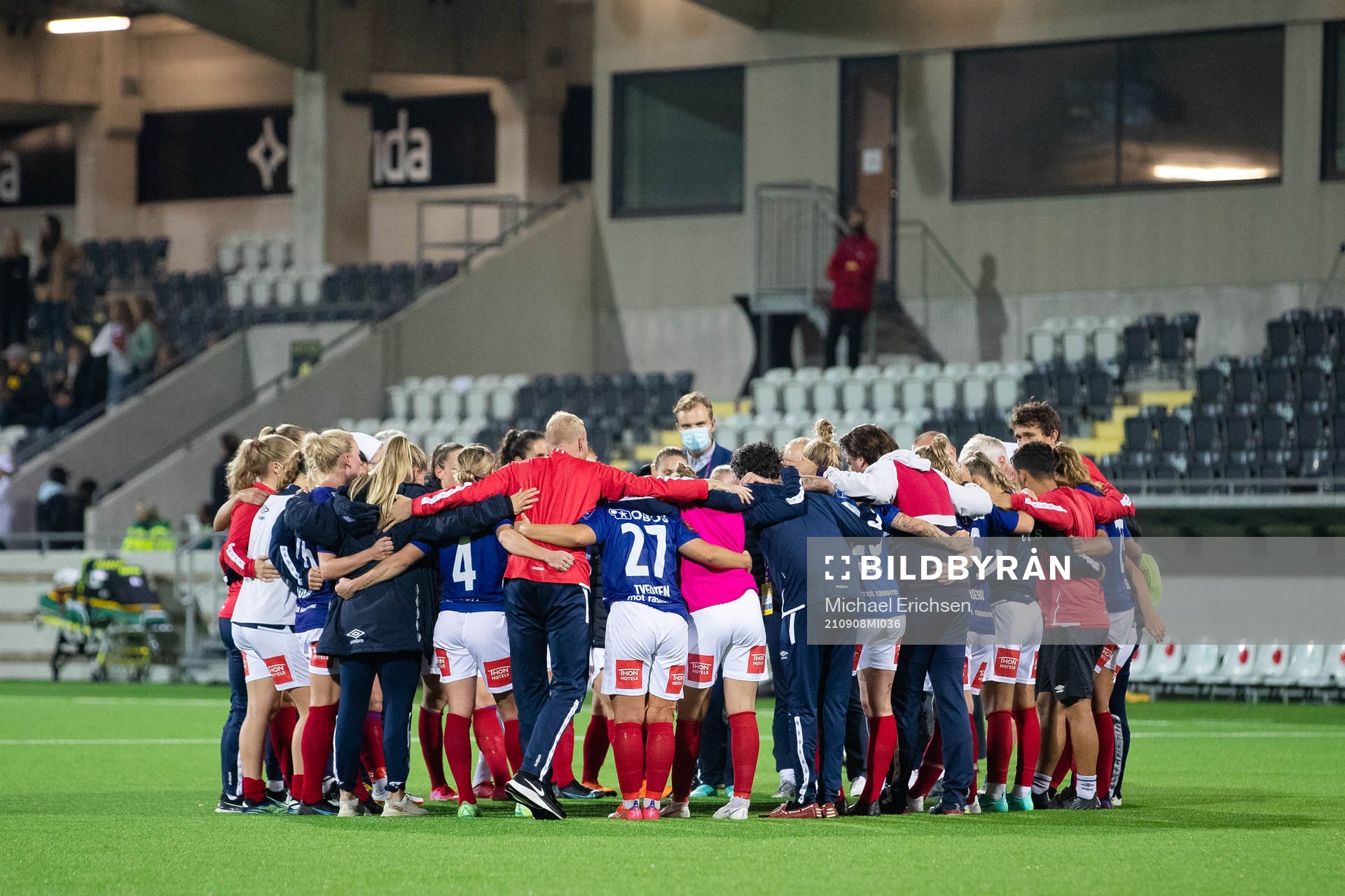 Vålerenga gathered