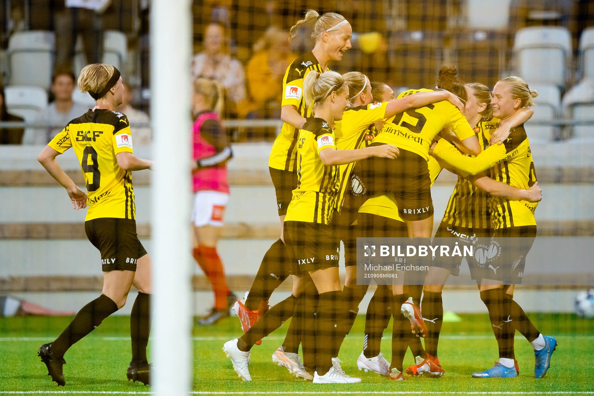 Stina Blackstenius of Häcken celebrates scoring 1-0 with