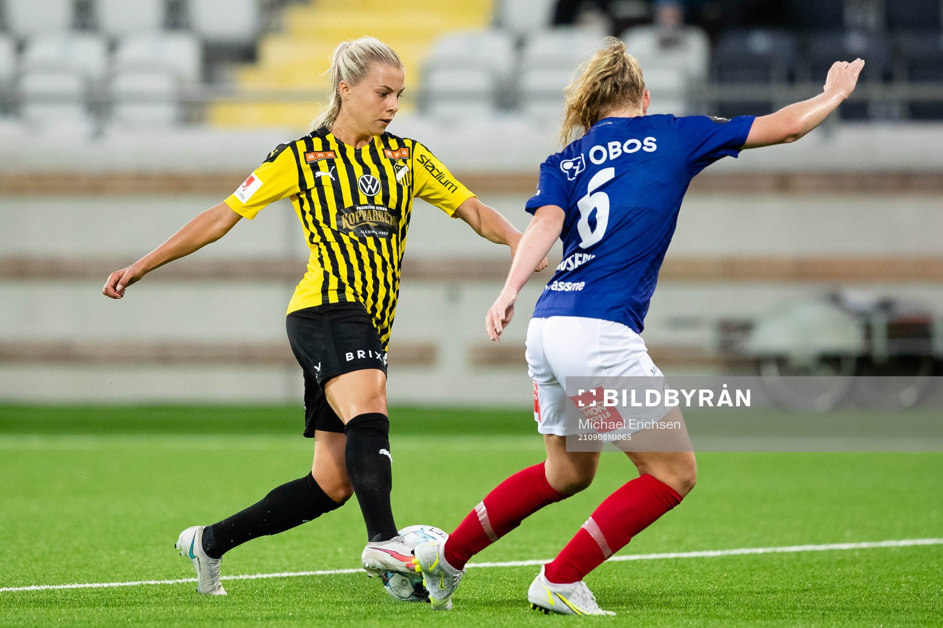 Lotta Ökvist of Häcken and Camilla Huseby of Vålerenga