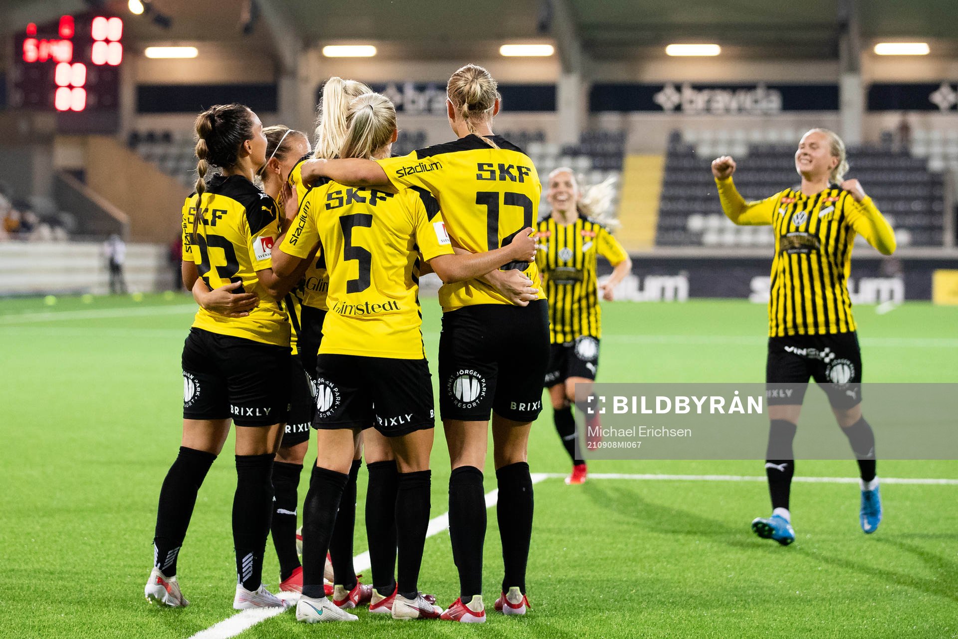 Stina Blackstenius of Häcken celebrates scoring 2-0 with