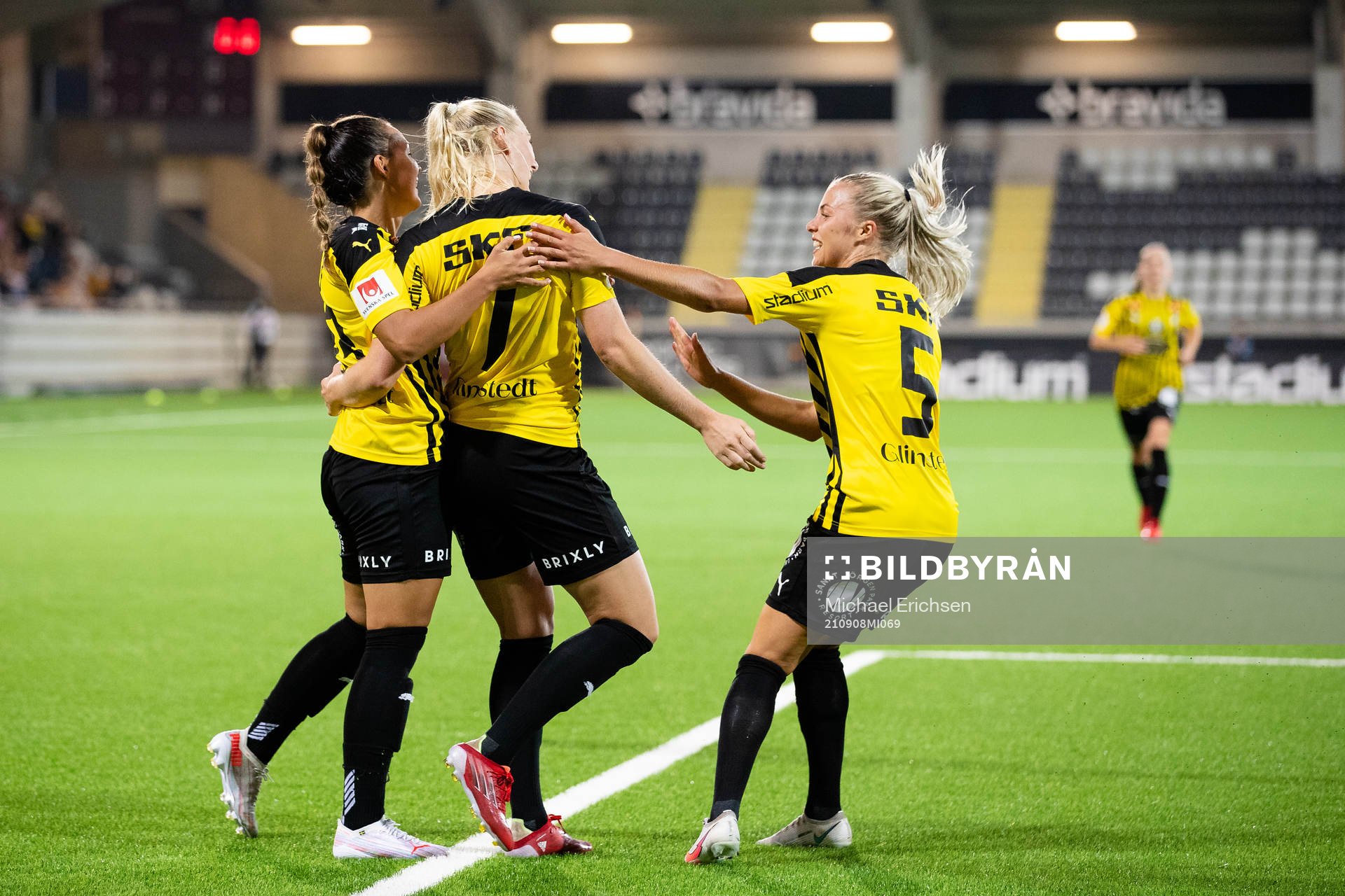 Stina Blackstenius of Häcken celebrates scoring 2-0 with
