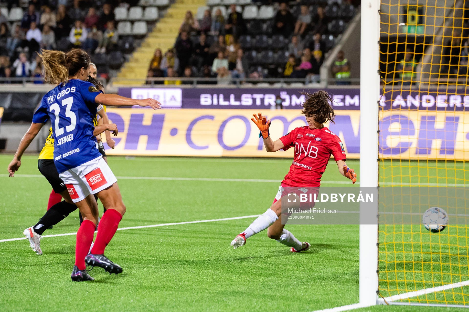 Johanna Rytting Kaneryd of Häcken scores 3-1 behind