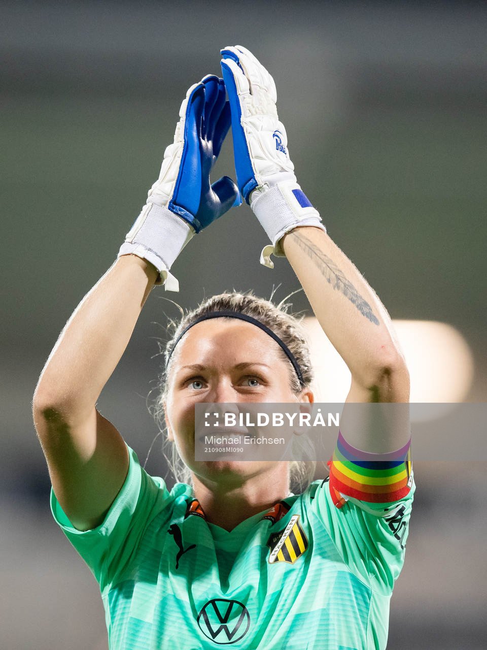 Goalkeeper Jennifer Falk of Häcken celebrates