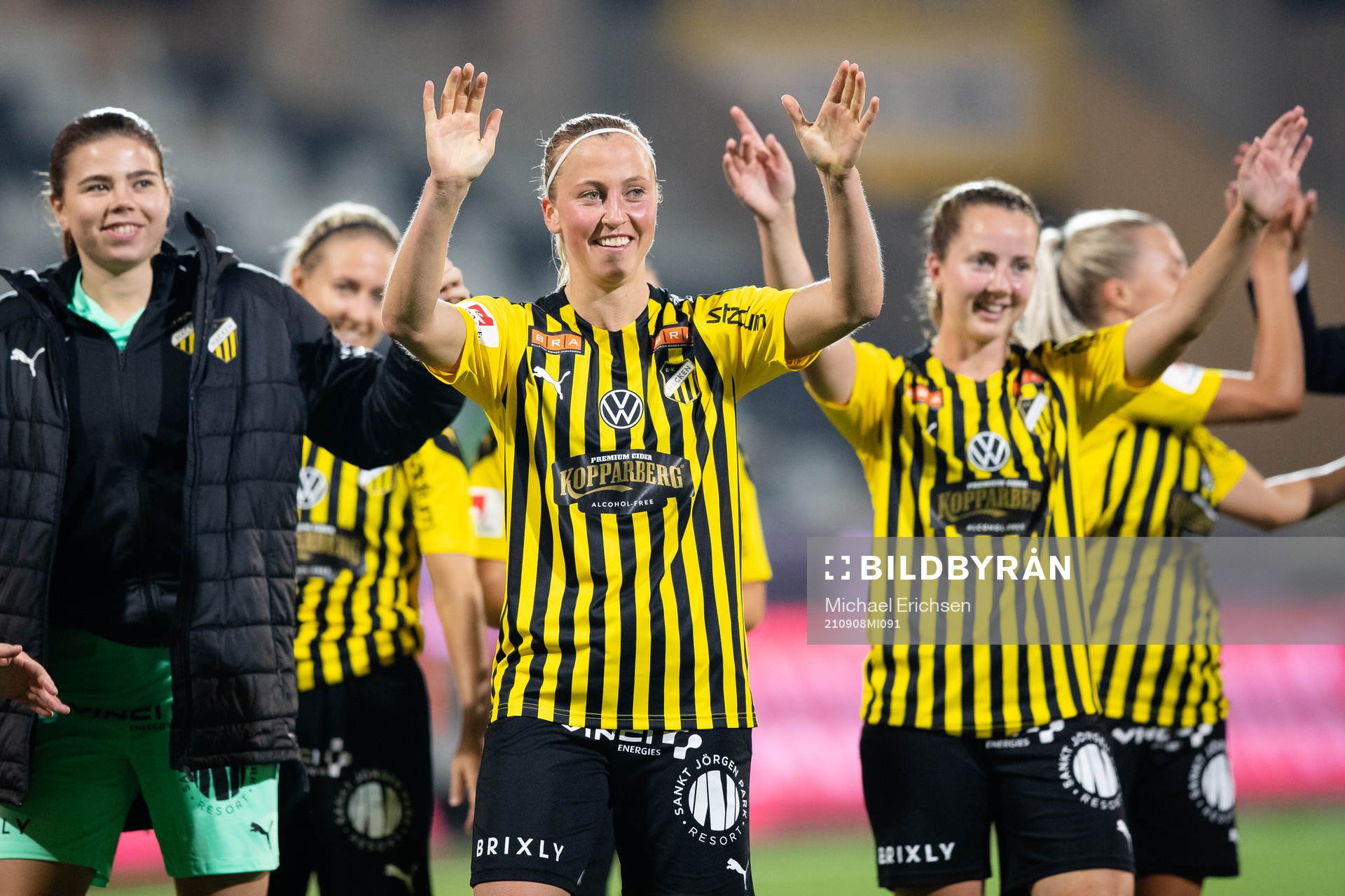 Julia Karlernäs of Häcken celebrates