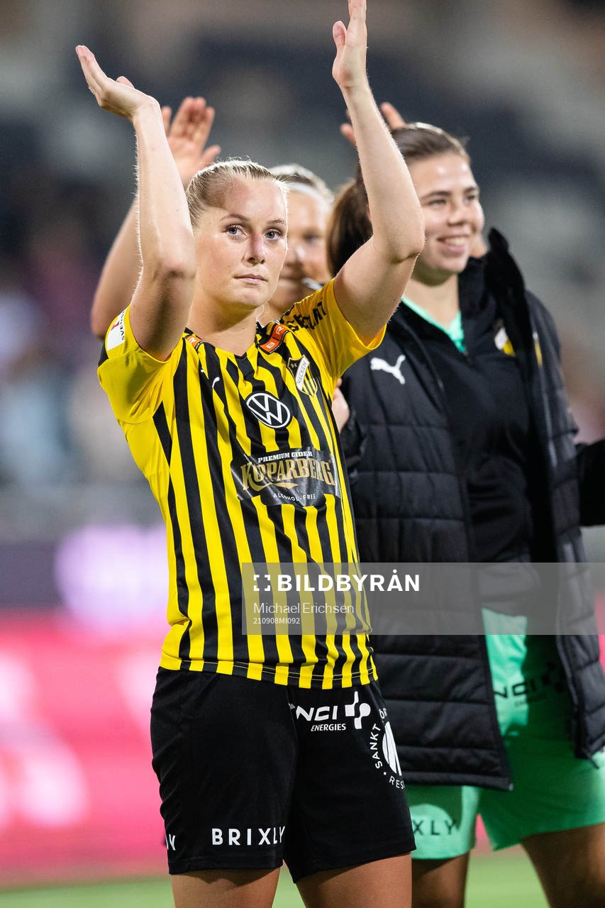 Stina Blackstenius of Häcken celebrates