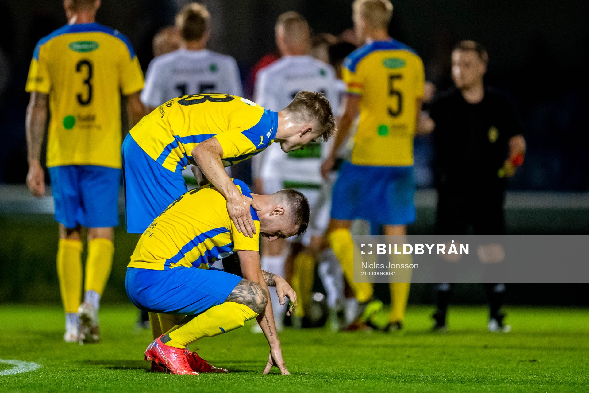 Eskilsminnes Hampus Stoltz och Casper Seger deppar