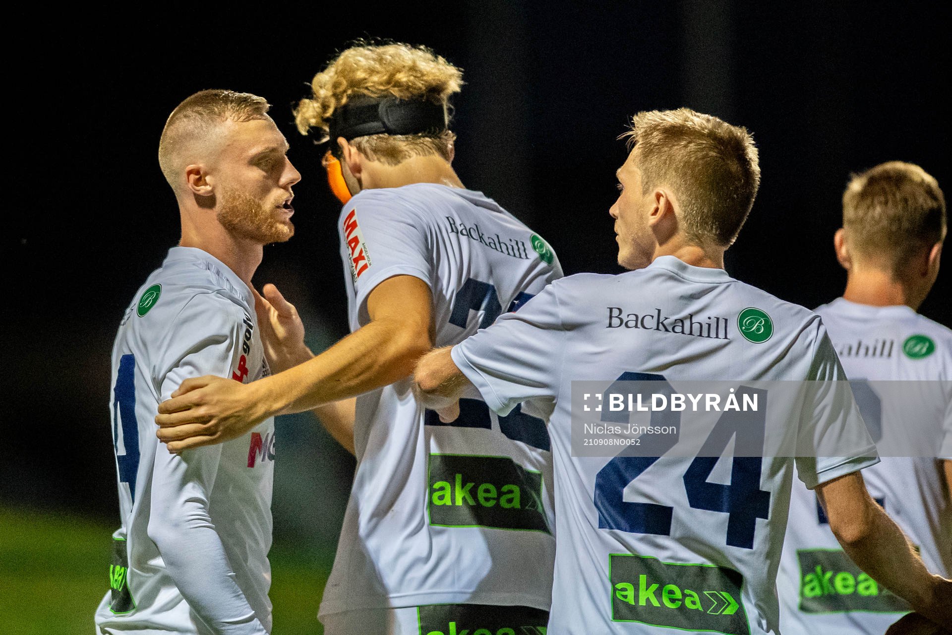 Ängelholms Anton Kinnander jublar tilsammans med