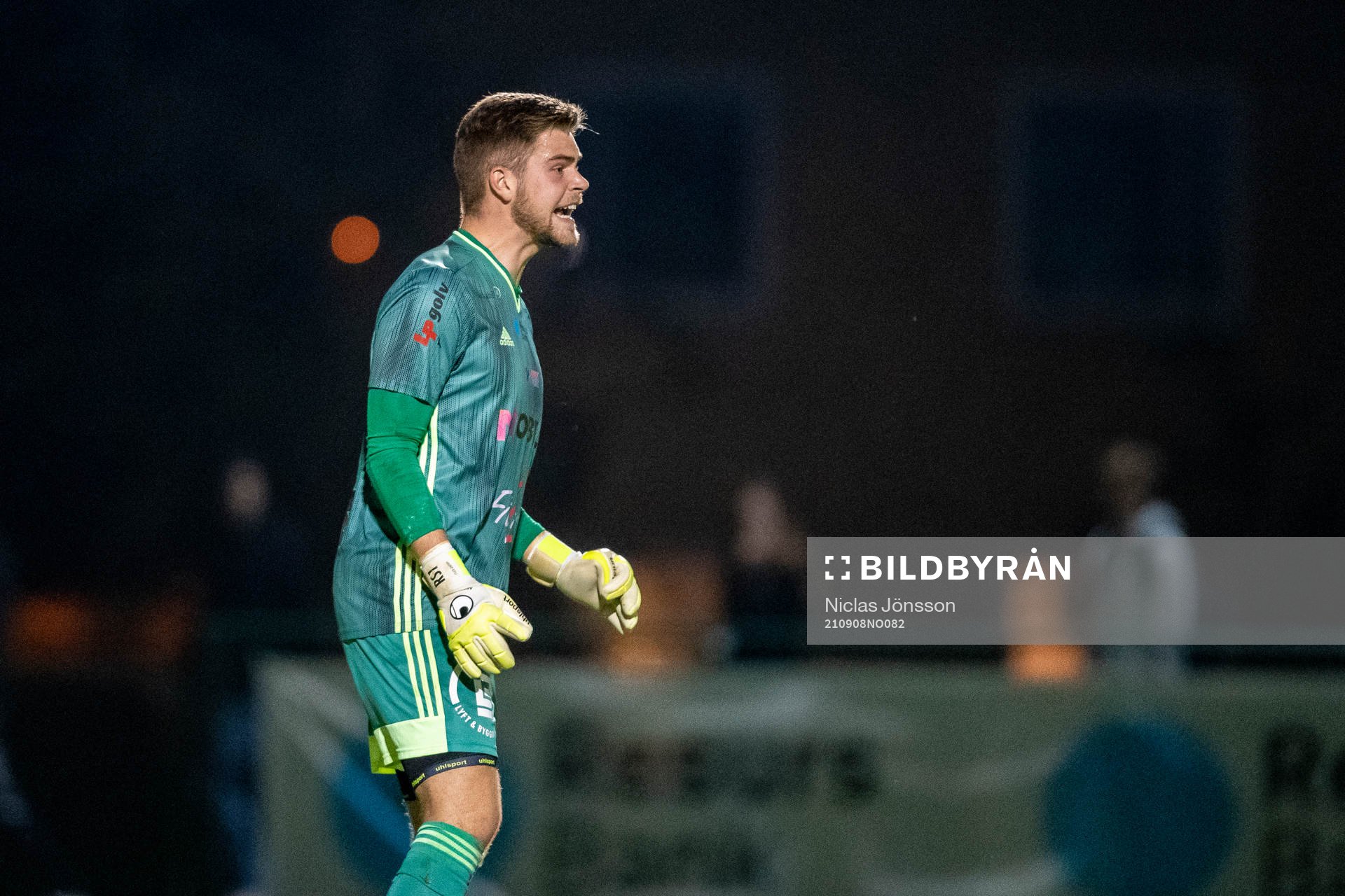 Ängelholms målvakt Robin Streifert under fotbollsmatchen i Division 2 mellan Eskilsminne och Ängelholm den 8 september 2021 i Helsingborg.