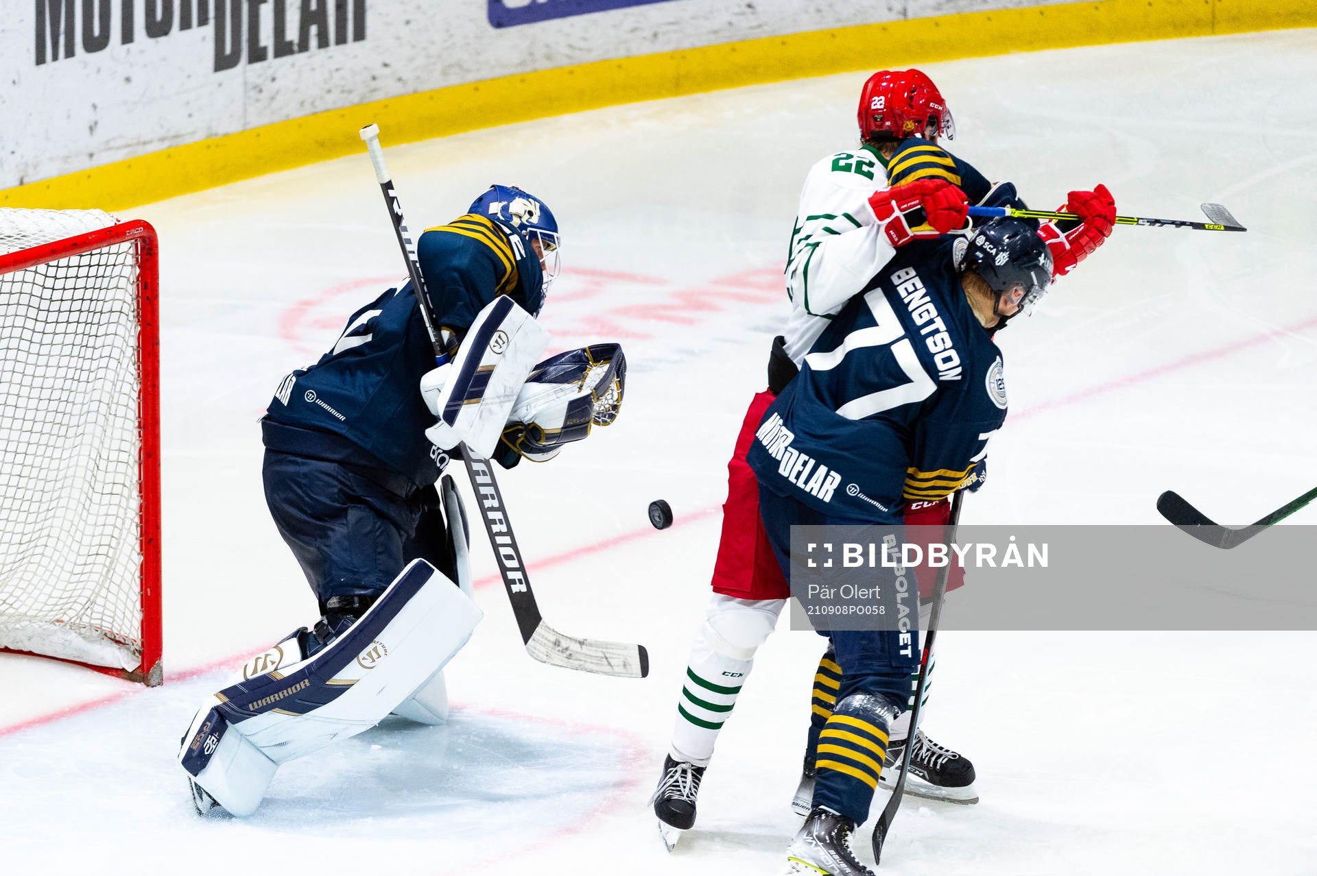 Sundsvalls målvakt Viktor Rönnqvist och Johan Bengtson