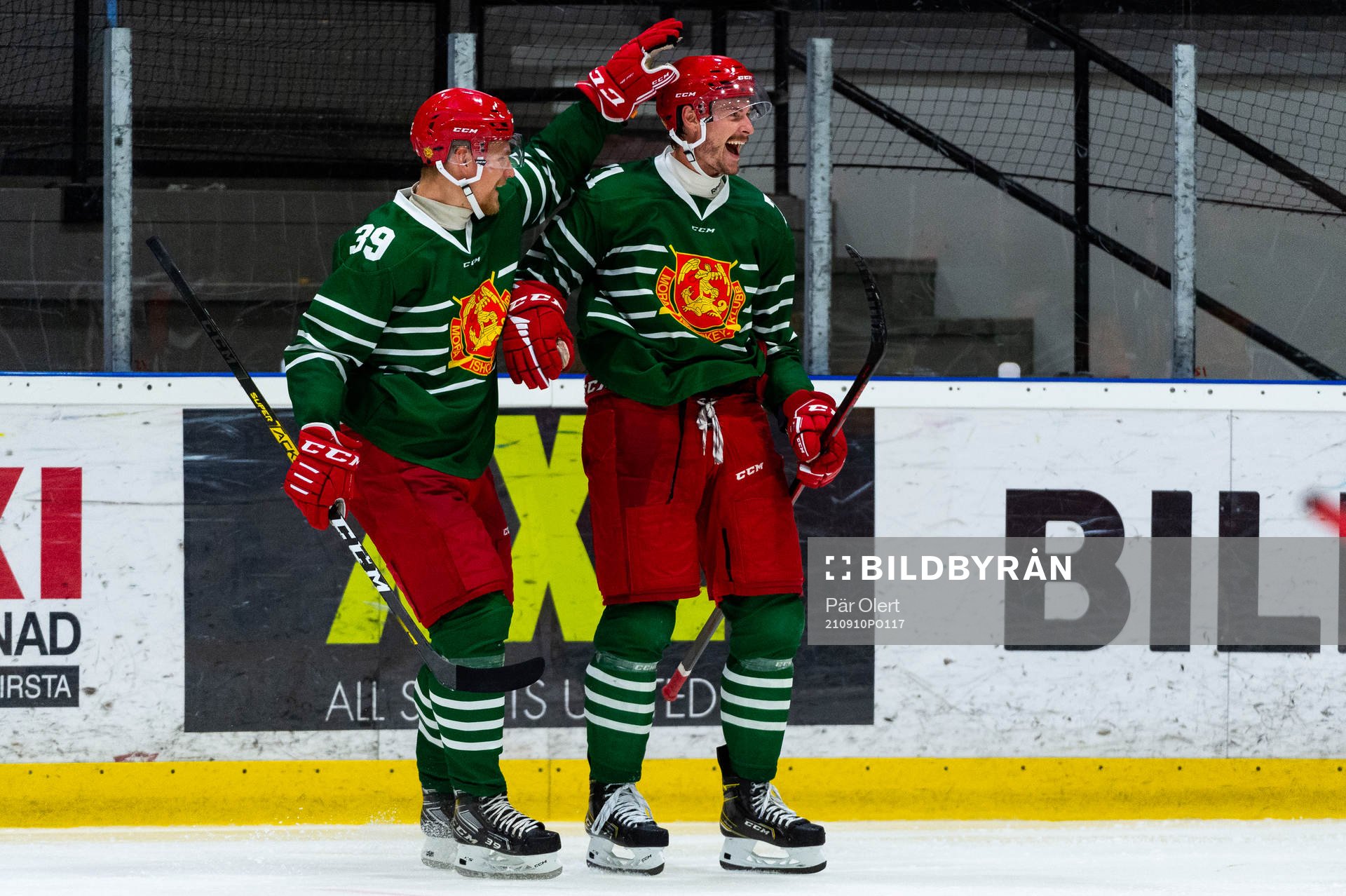 Moras Kristoffer Gunnarsson och Paul Bittner jublar