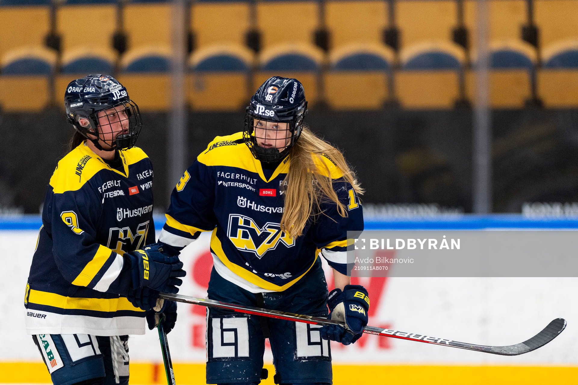 s Jenna Raunio och HV71:s Mira Markström