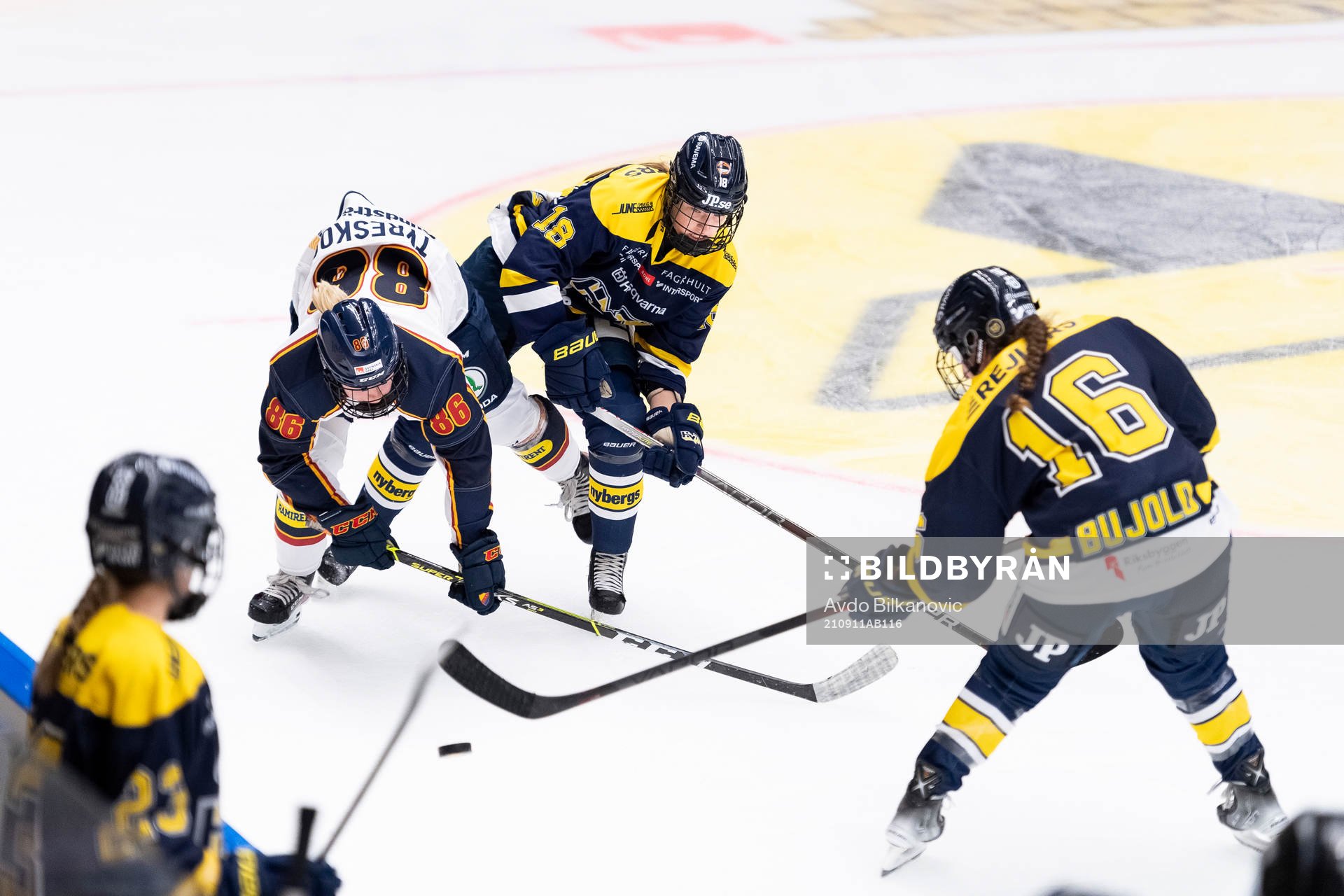 s Mira Markström och Djurgårdens Selma Tyreskog