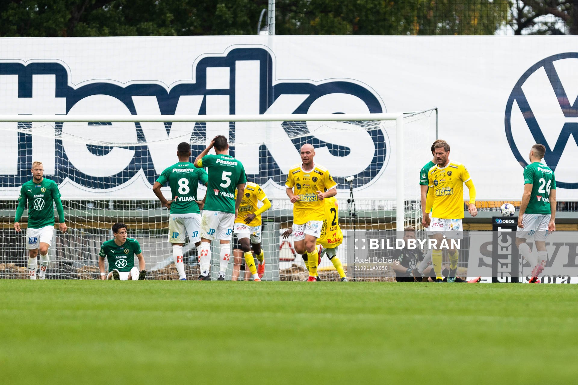 Falkenbergs Adam Bergmark Wiberg med lagkamrater