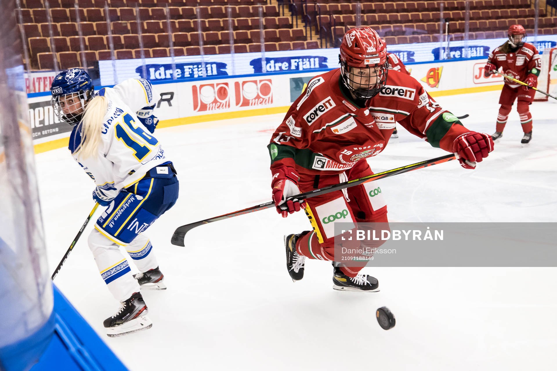 Leksands Jennifer Carlsson  och Modos Lore Baudrit