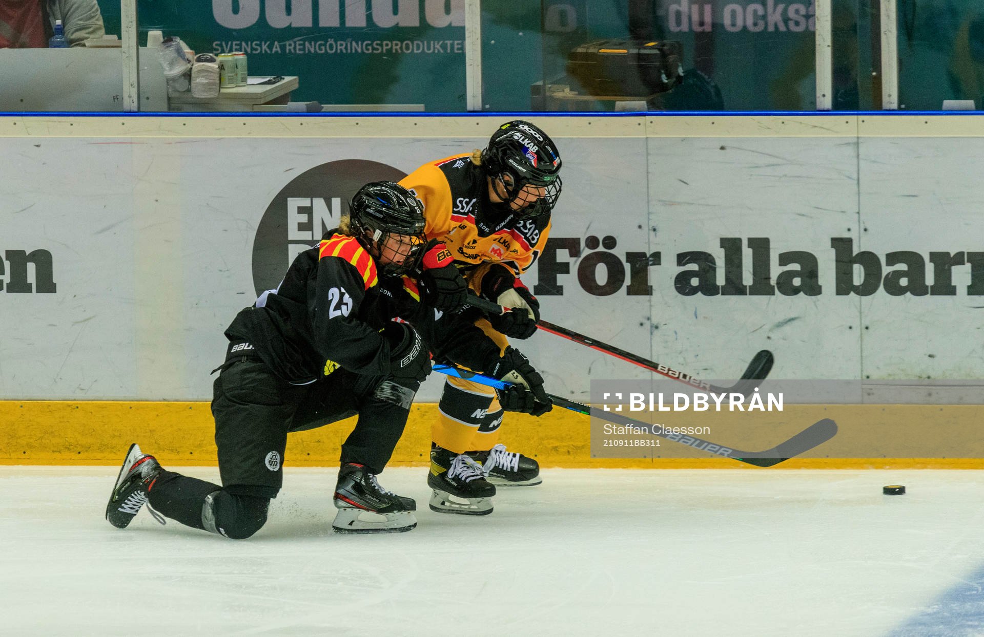 Brynäs Emma Forsgren och Luleås Petra Nieminen