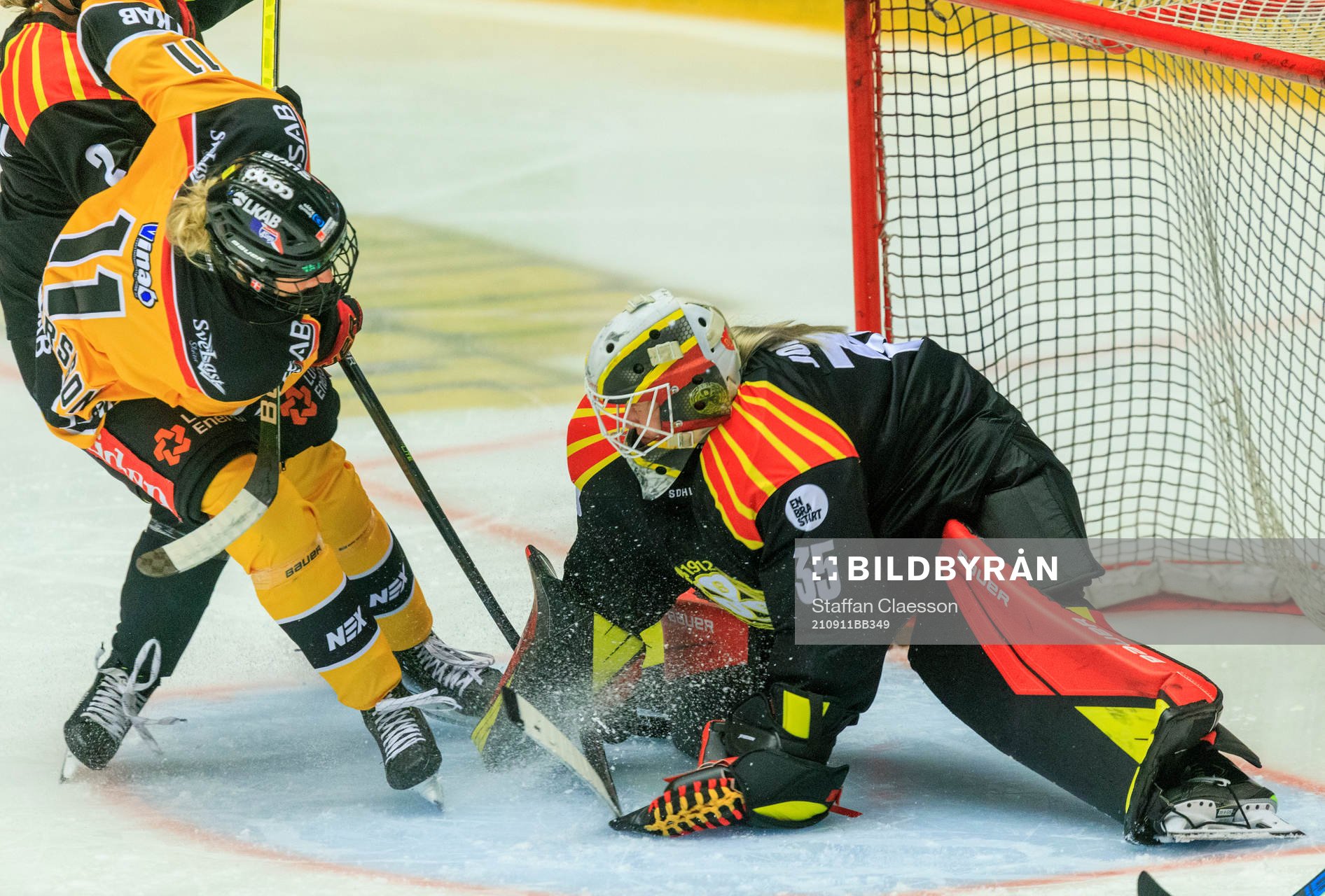 Luleås Josefine Persson och Brynäs Ellen Johnsson