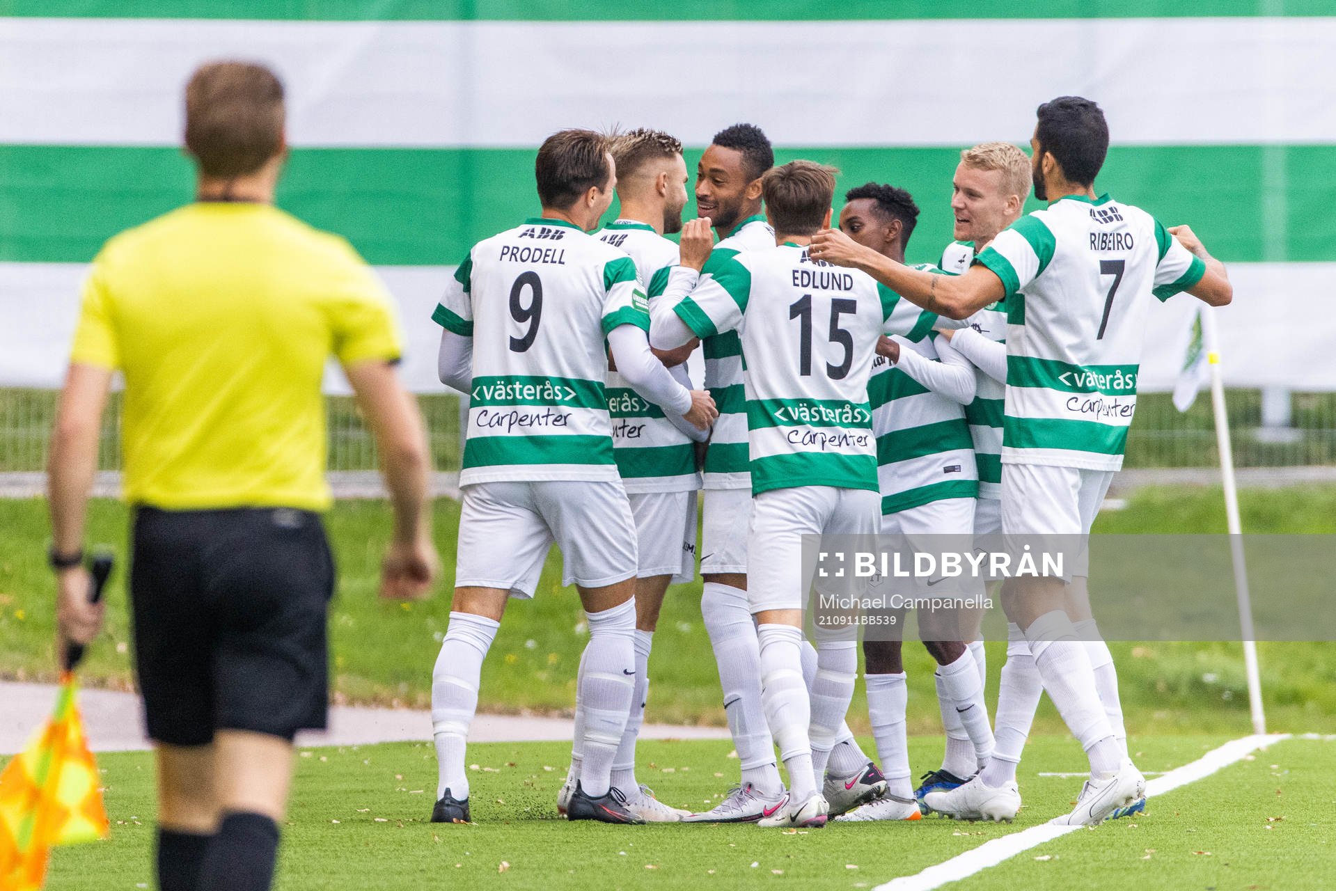 Västerås spelare jublar
