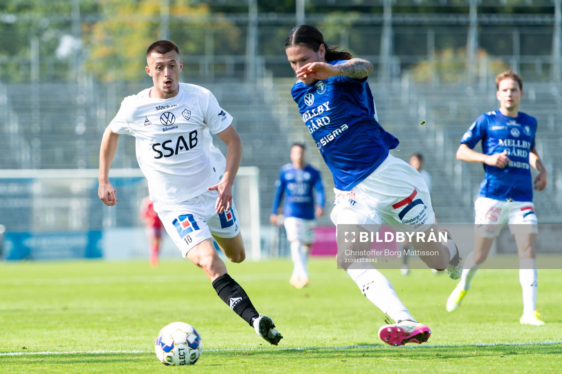 2 Brages Leonard Pllana och Trelleborgs Isak Jönsson10911