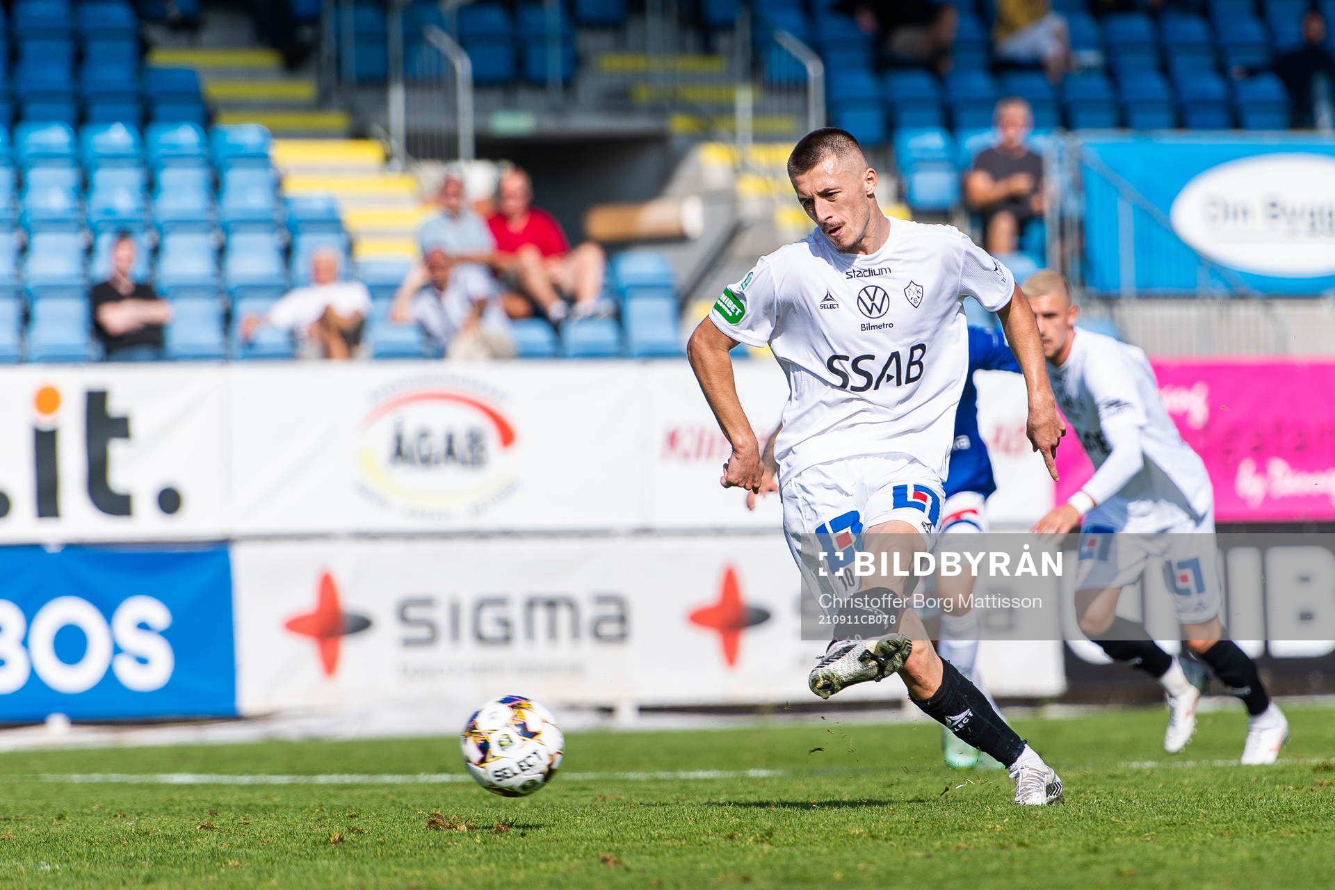 Brages Leonard Pllana gör 1-2 på straff