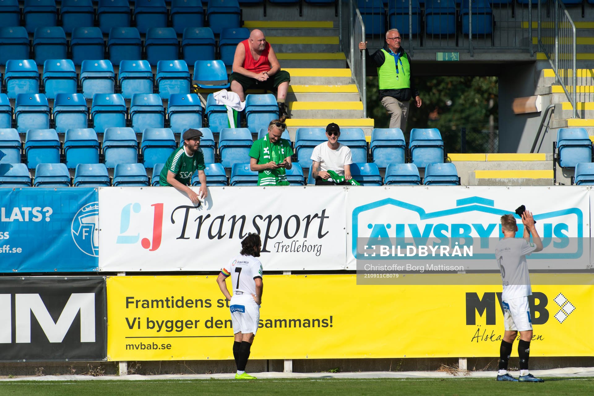 Brages Robbin Sellin och Bjarni Mark Antonsson tackar