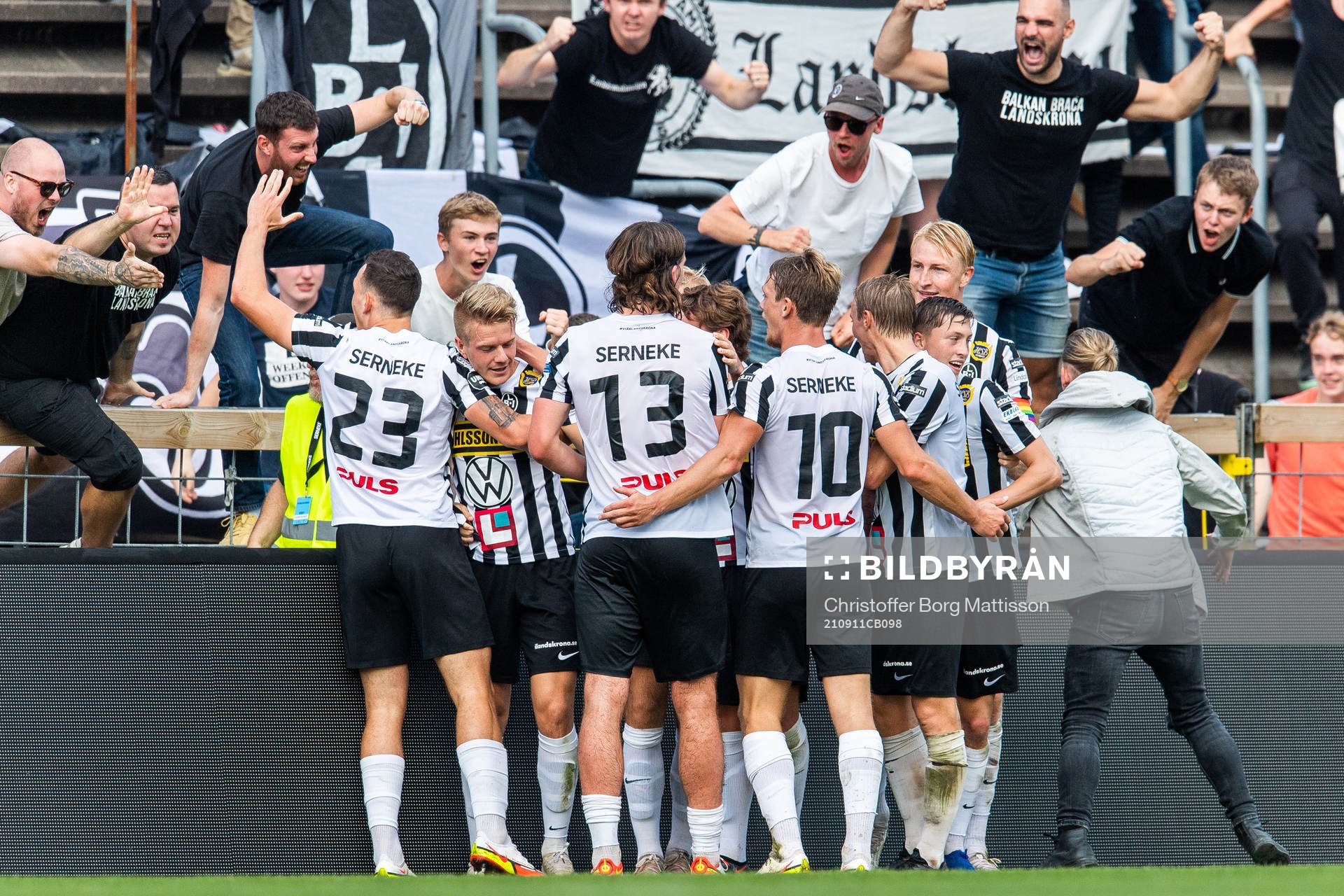 Landskronas Jacob Blixt jublar med lagkamrater