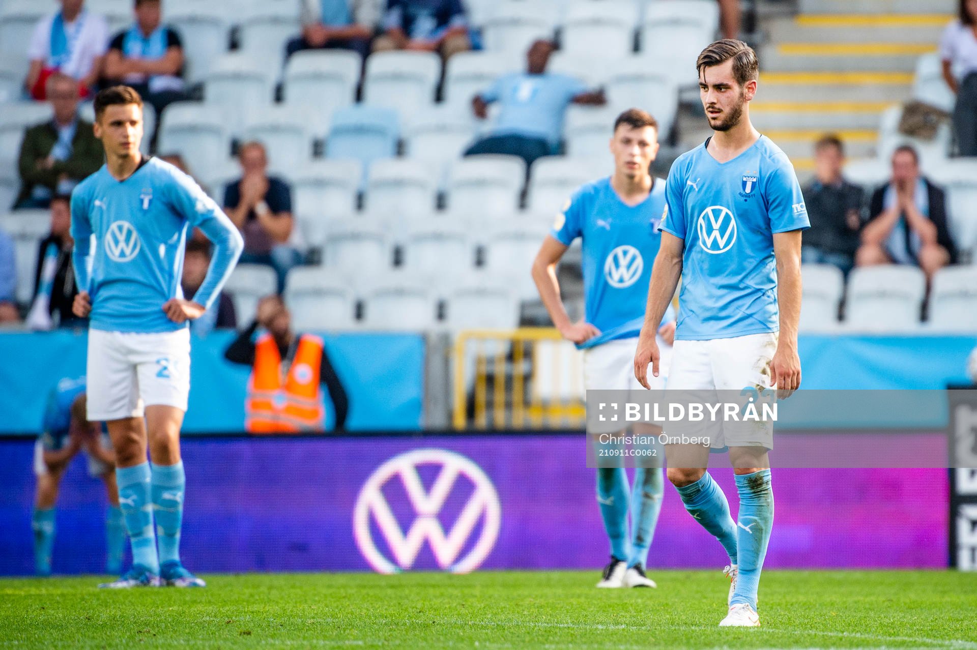 Malmö FFs Adi Nalic deppar med lagkamraterna