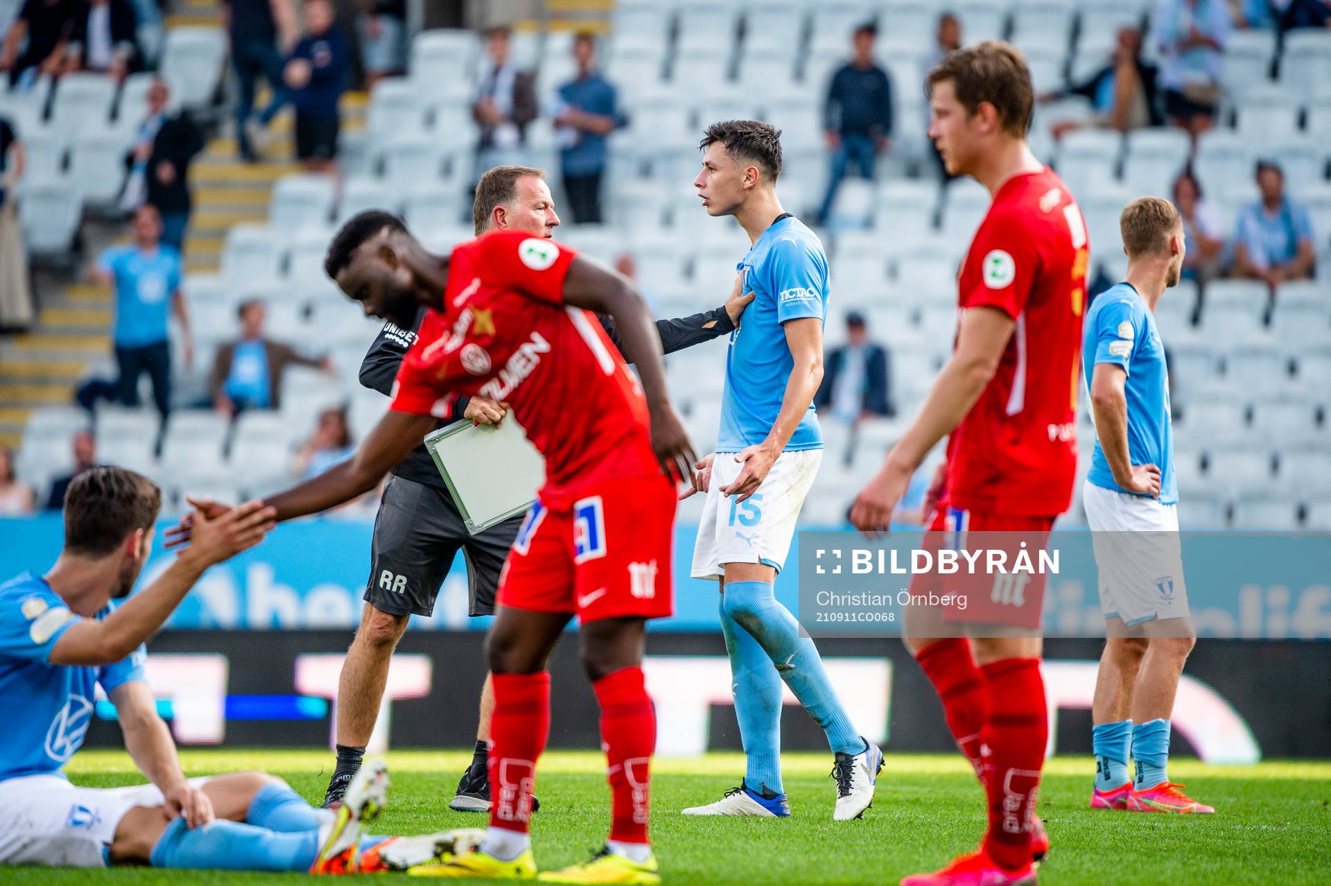 Malmö FFs Anel Ahmedhodzic irriterad